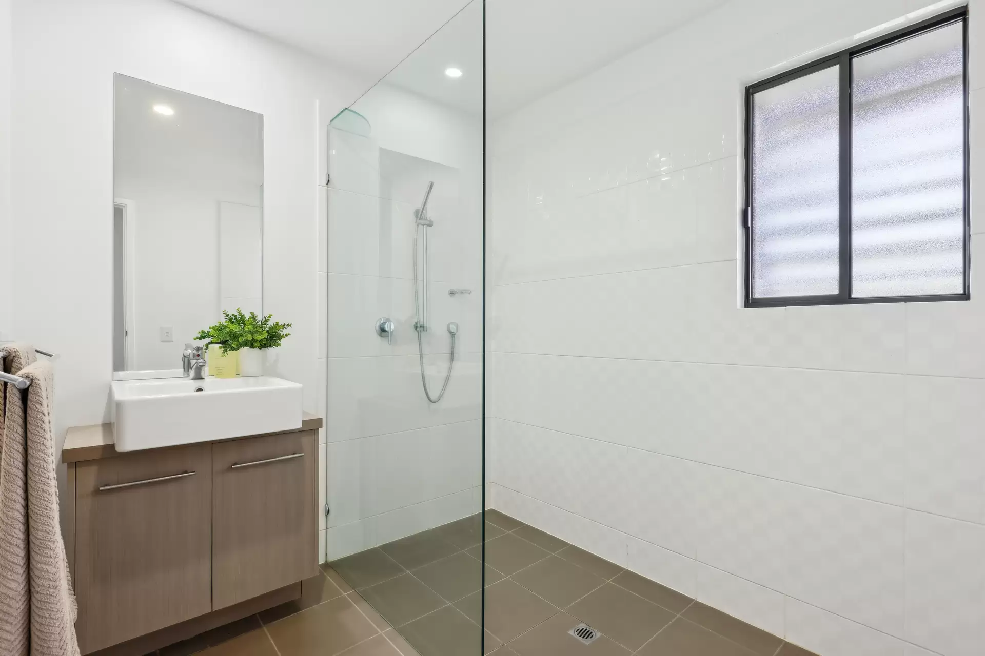 2/6 Egerton Street, Southport Sold by Queensland Sotheby's International Realty - image 1