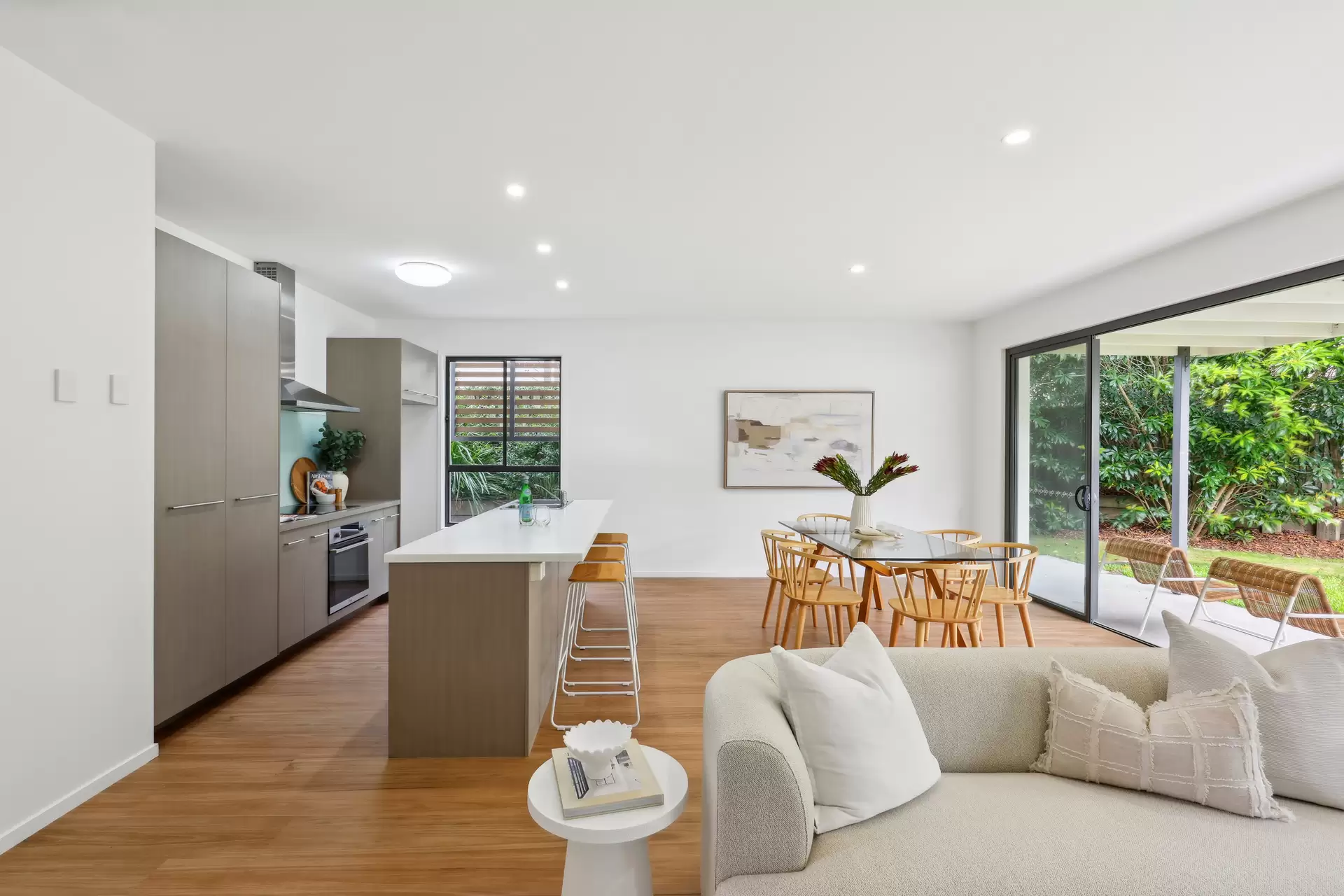 2/6 Egerton Street, Southport Sold by Queensland Sotheby's International Realty - image 1