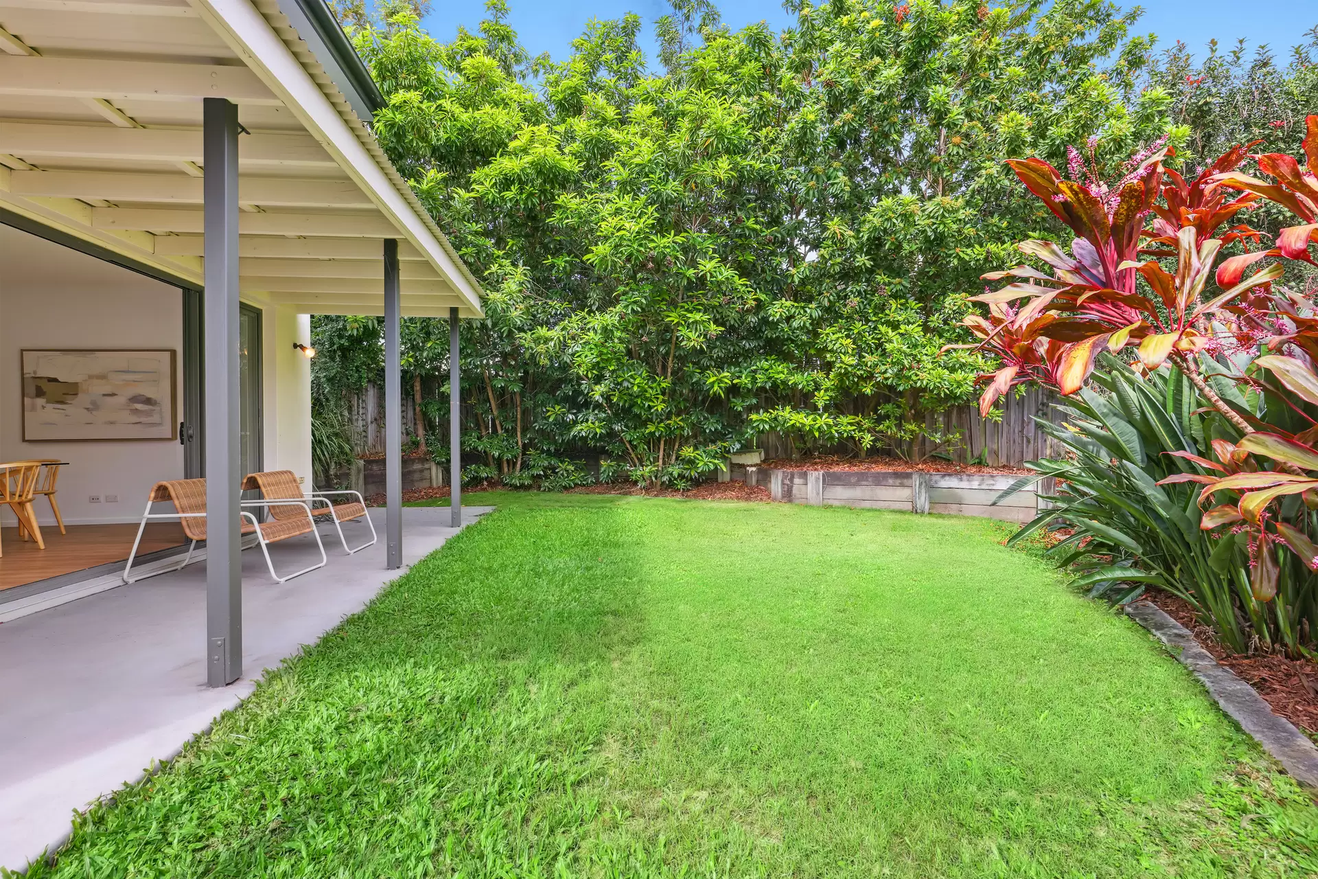 2/6 Egerton Street, Southport Sold by Queensland Sotheby's International Realty - image 1