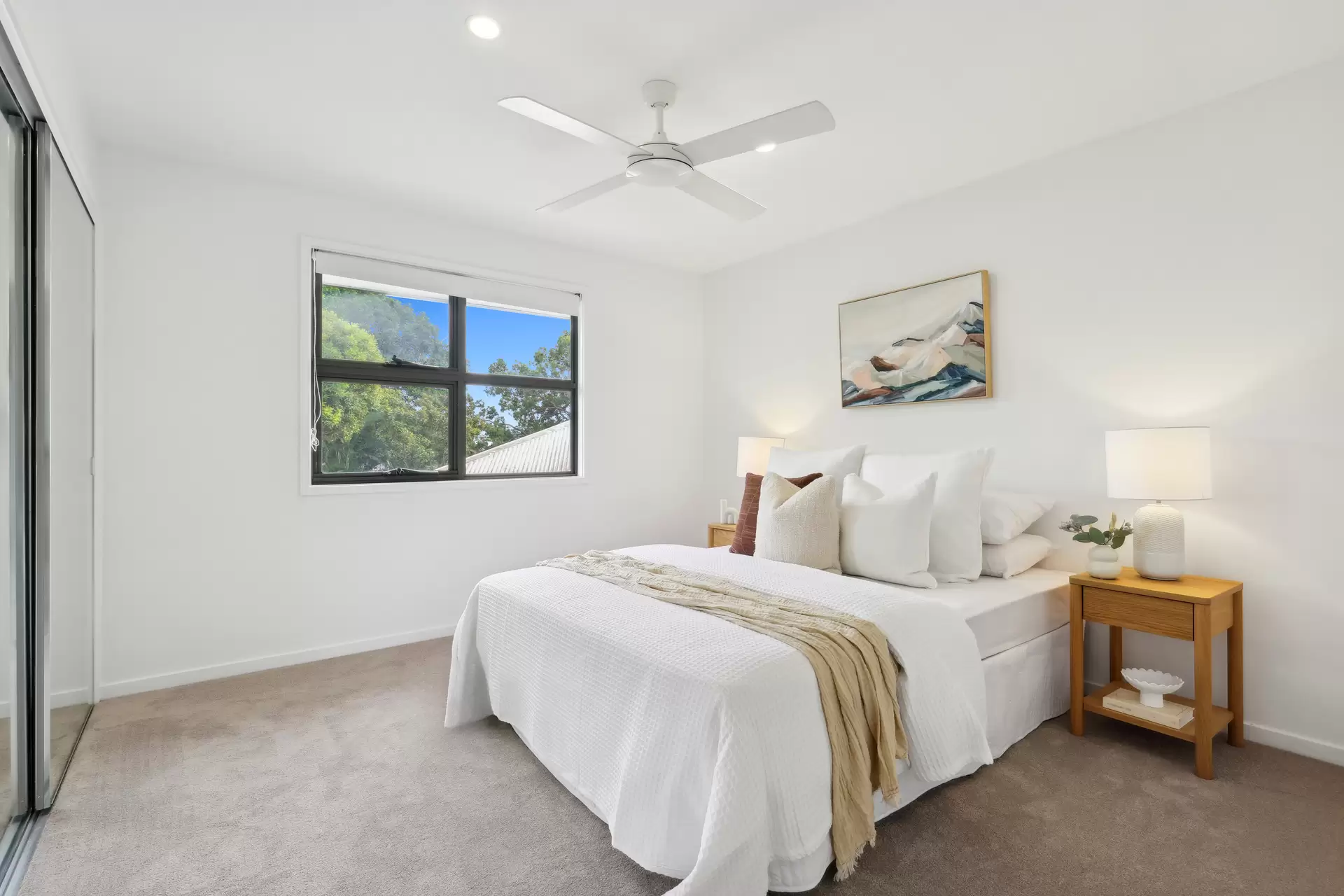 2/6 Egerton Street, Southport Sold by Queensland Sotheby's International Realty - image 1