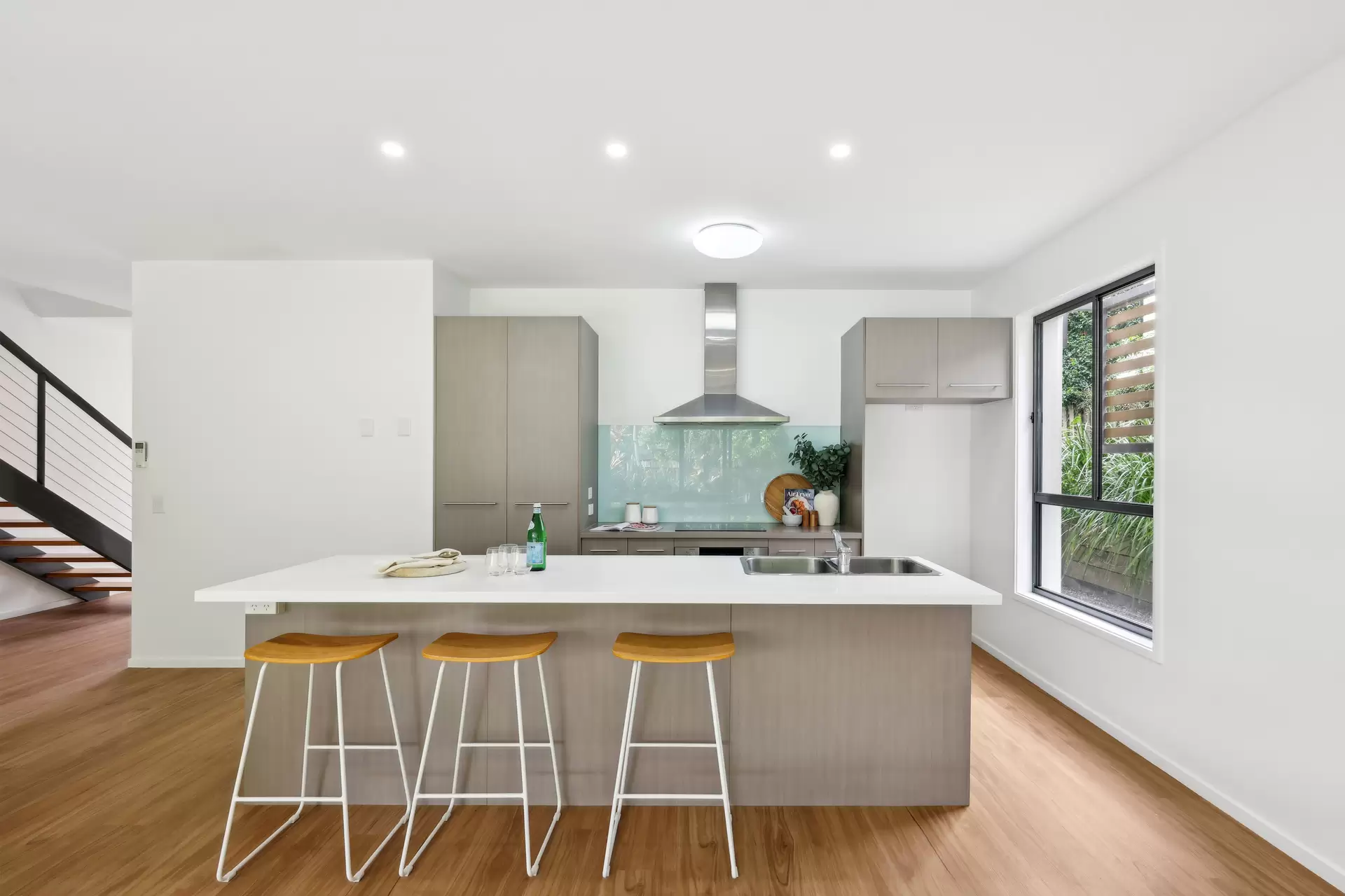 2/6 Egerton Street, Southport Sold by Queensland Sotheby's International Realty - image 1