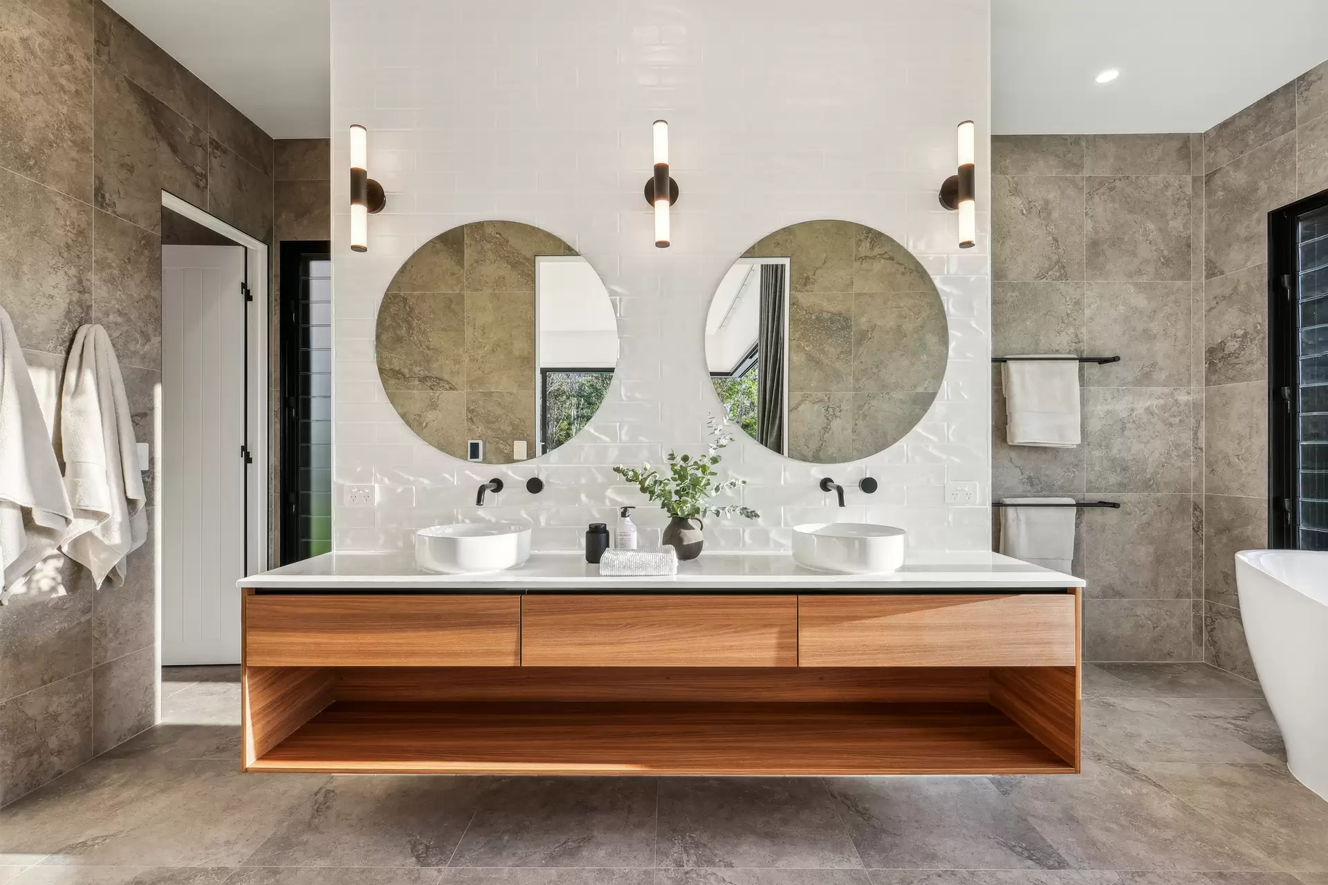 905B Main Western Road, Tamborine Mountain Sold by Queensland Sotheby's International Realty - image 1