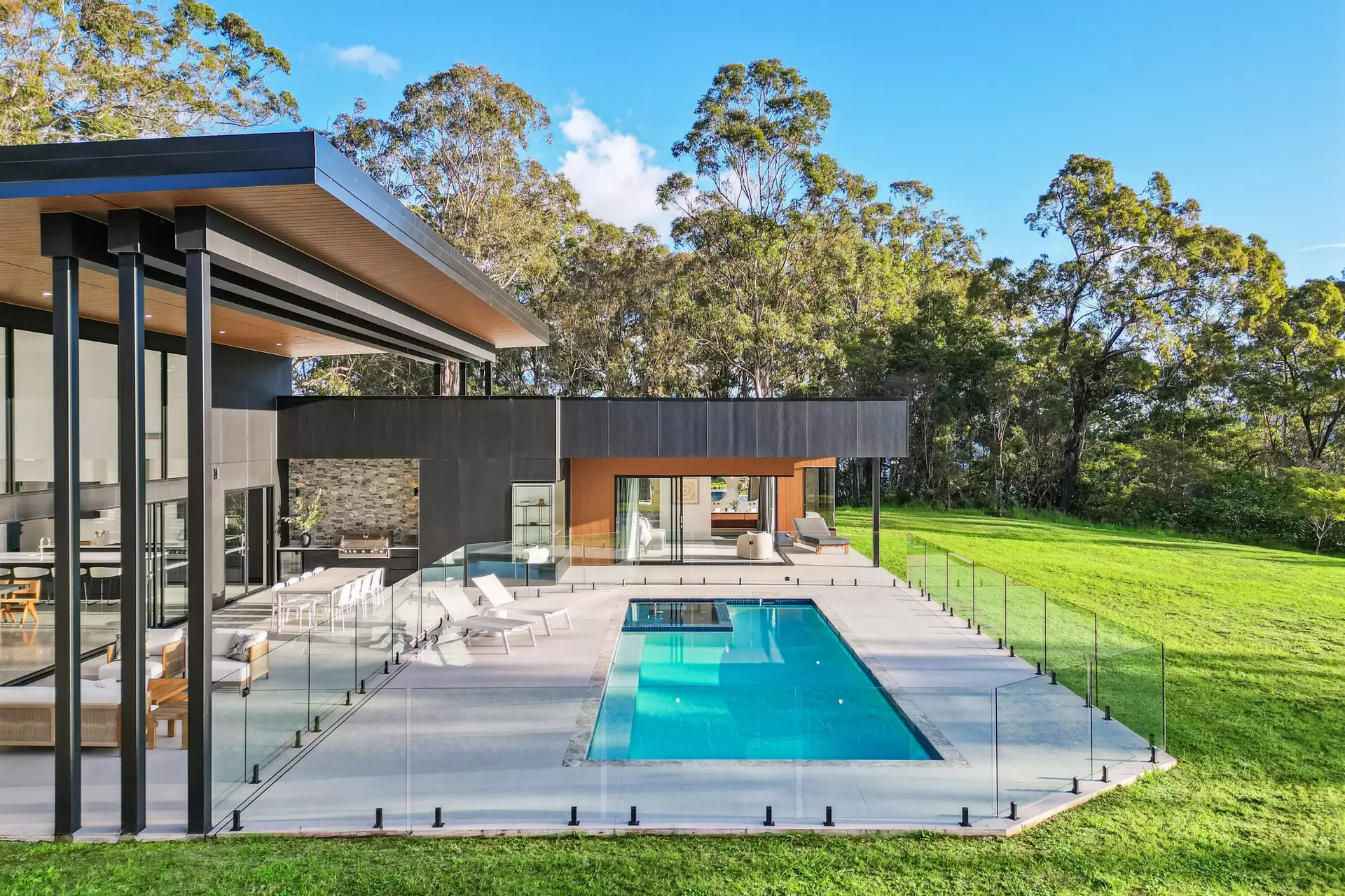 905B Main Western Road, Tamborine Mountain Sold by Queensland Sotheby's International Realty - image 1