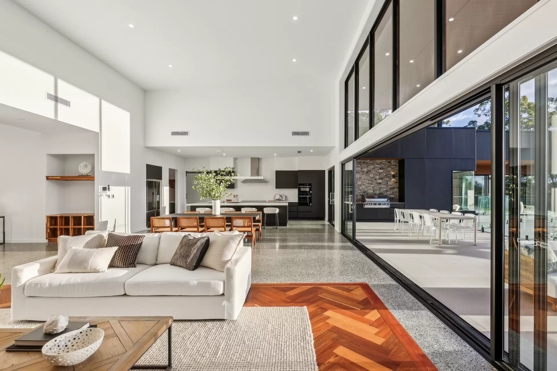 905B Main Western Road, Tamborine Mountain Sold by Queensland Sotheby's International Realty - image 1