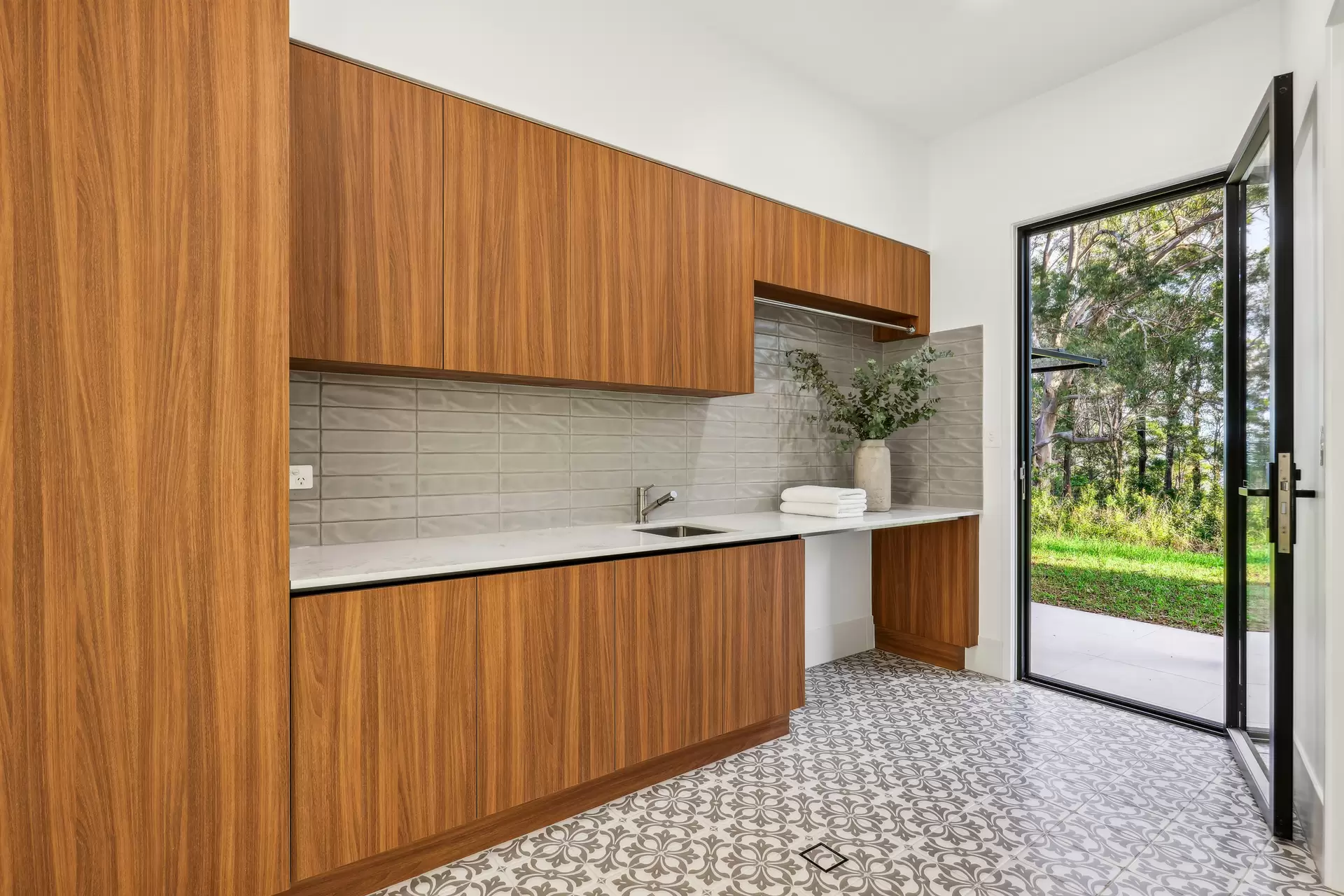 905B Main Western Road, Tamborine Mountain Sold by Queensland Sotheby's International Realty - image 1