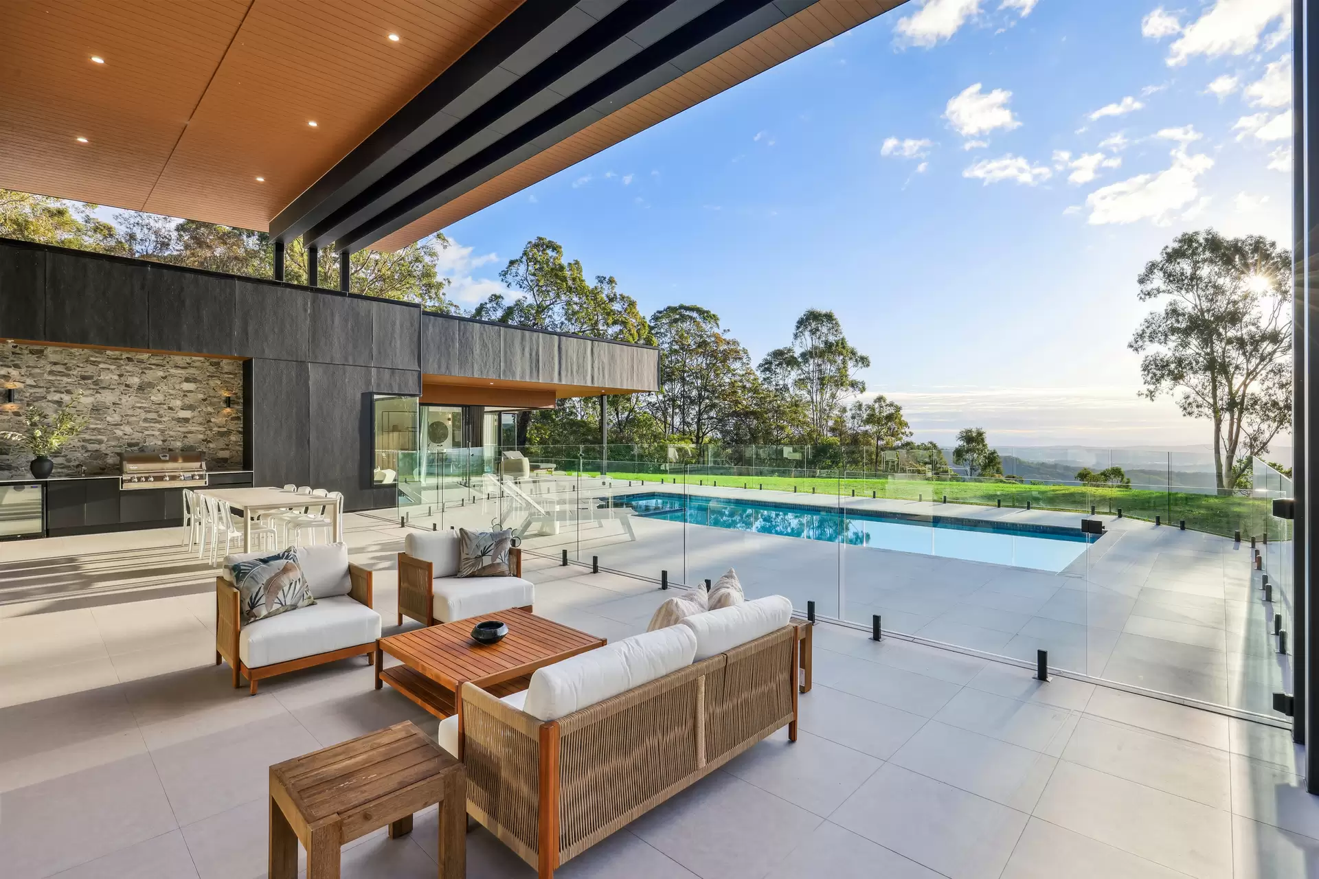 905B Main Western Road, Tamborine Mountain Sold by Queensland Sotheby's International Realty - image 1
