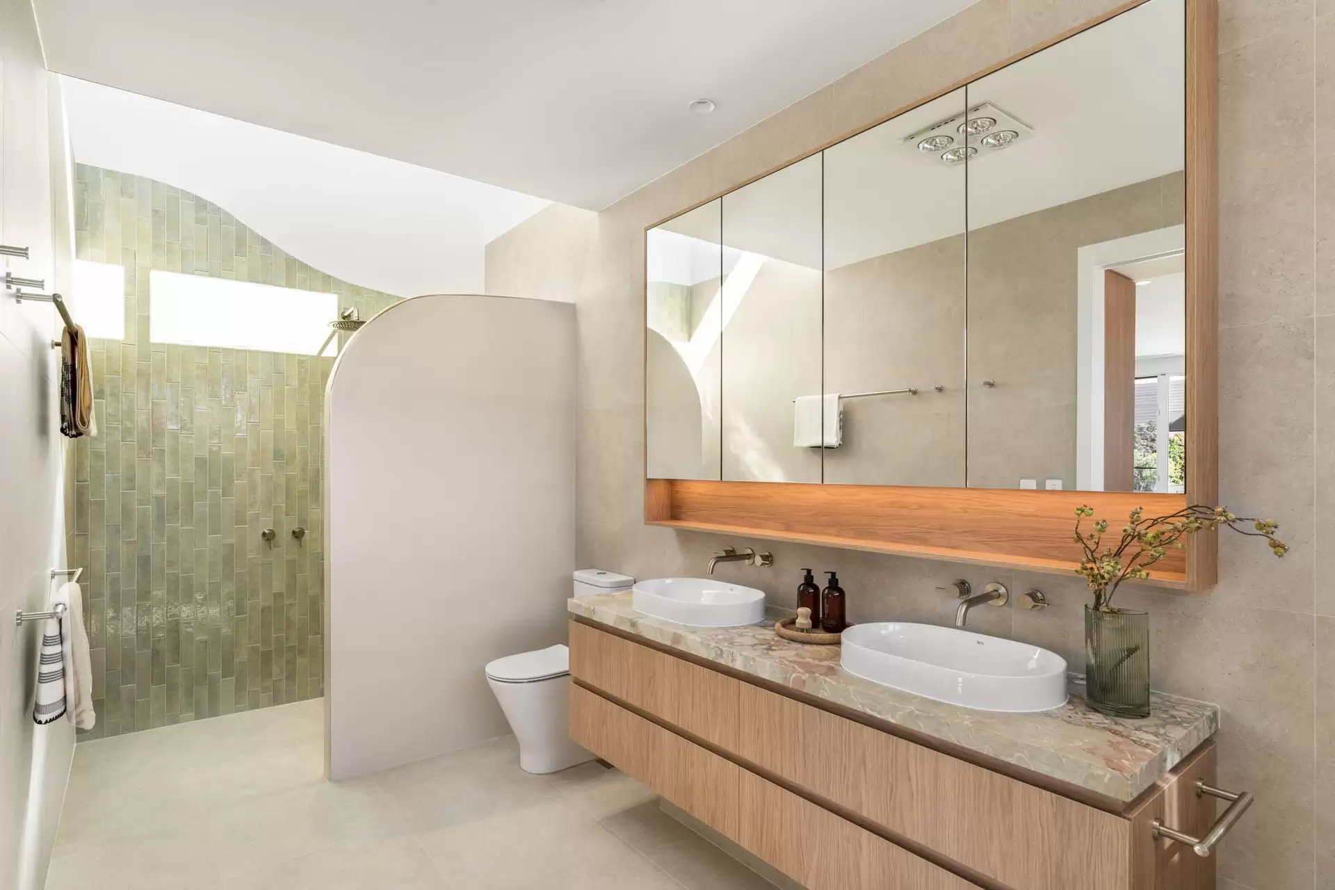 8A Harcourt Crescent, Southport Sold by Queensland Sotheby's International Realty - image 1