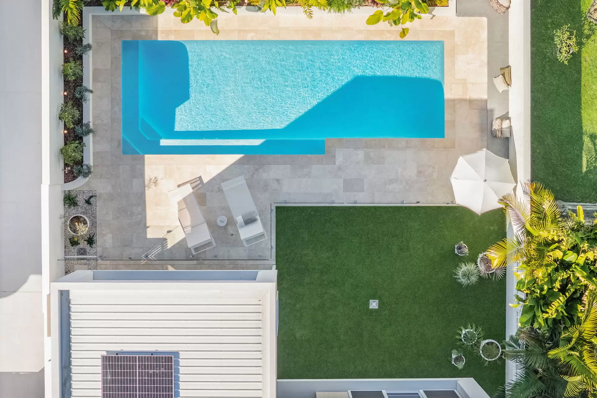 8A Harcourt Crescent, Southport Sold by Queensland Sotheby's International Realty - image 1