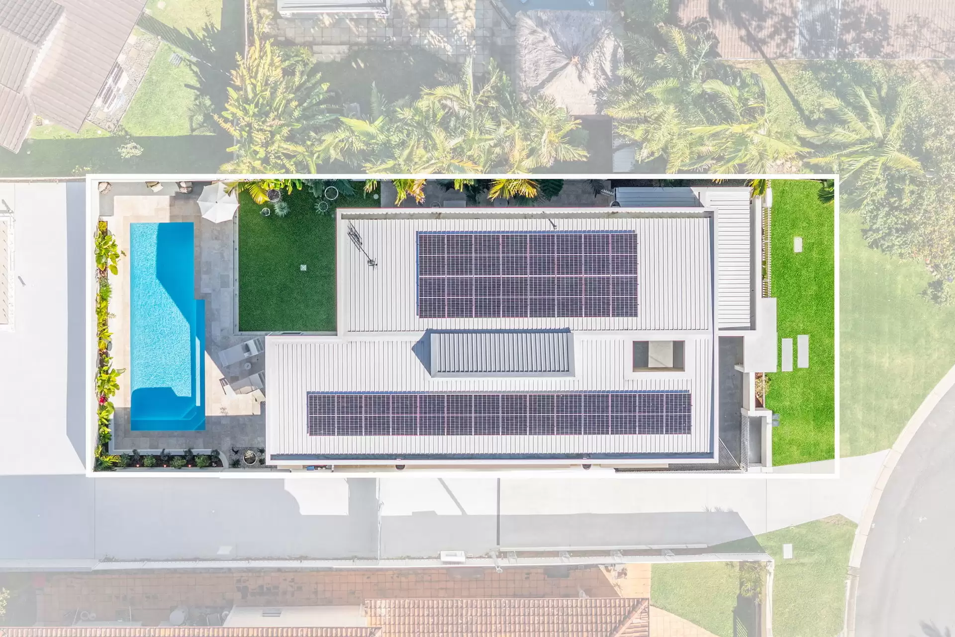 8A Harcourt Crescent, Southport Sold by Queensland Sotheby's International Realty - image 1