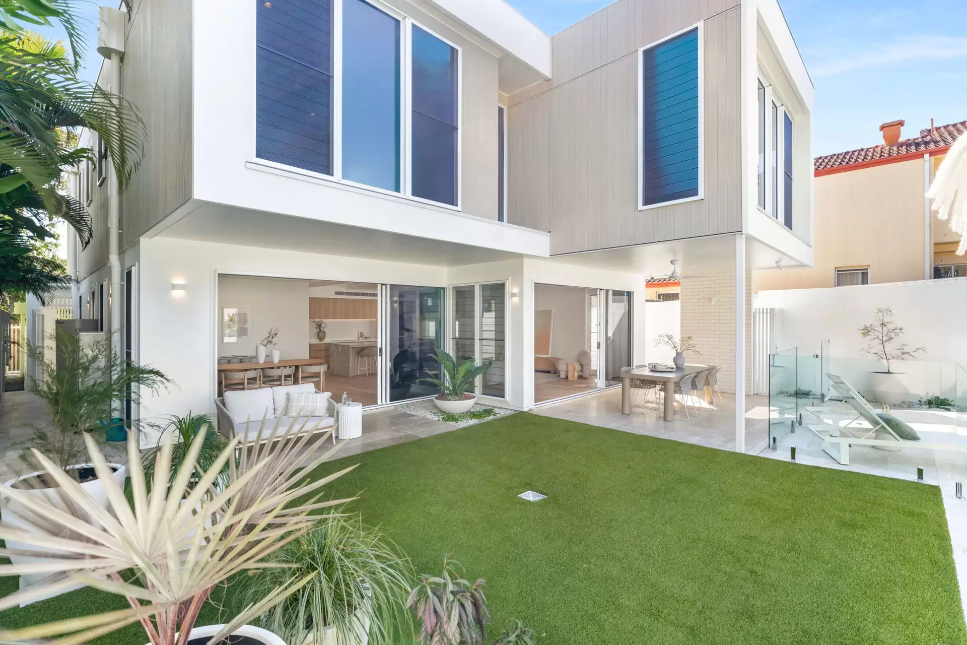 8A Harcourt Crescent, Southport Sold by Queensland Sotheby's International Realty - image 1