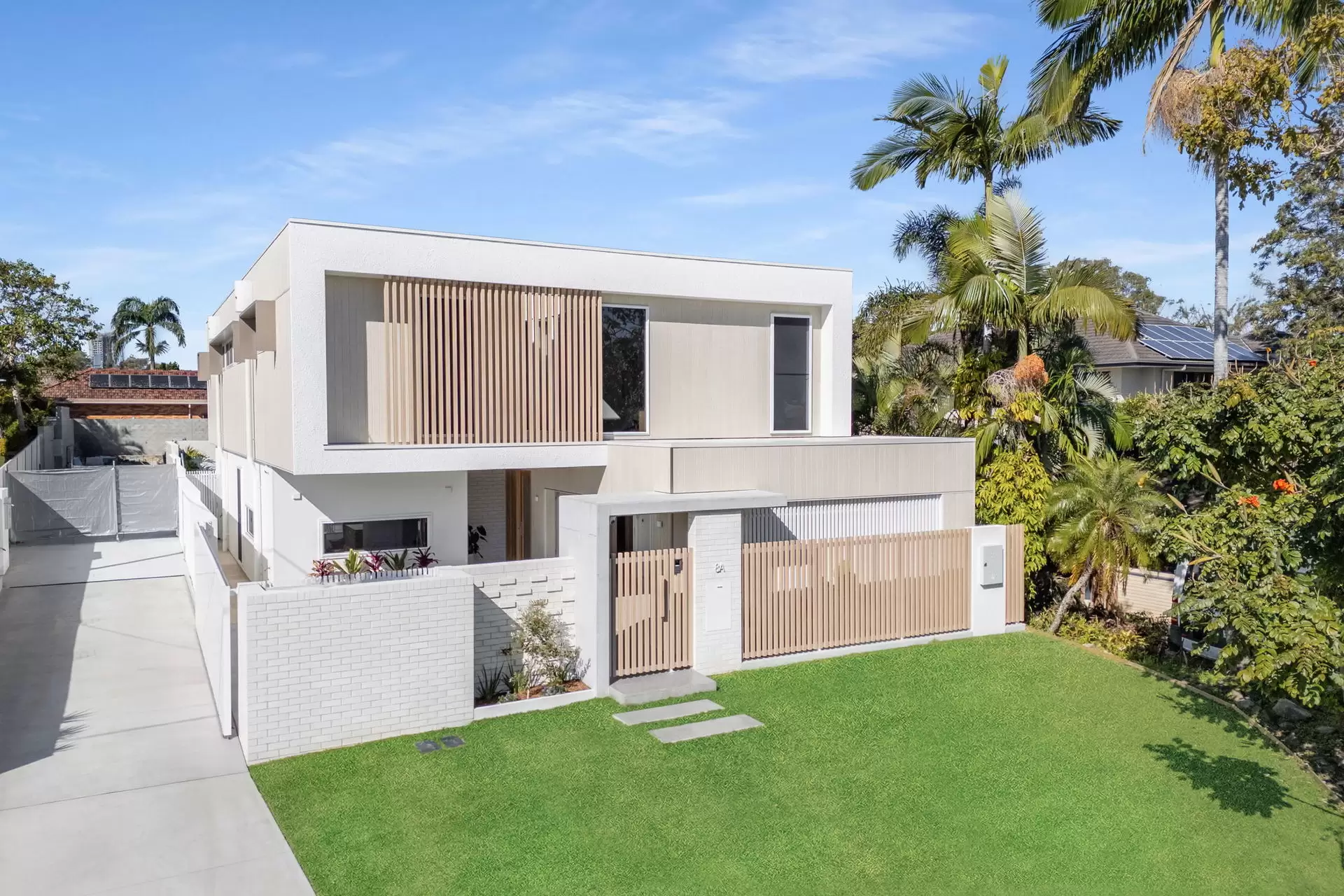 8A Harcourt Crescent, Southport Sold by Queensland Sotheby's International Realty - image 1