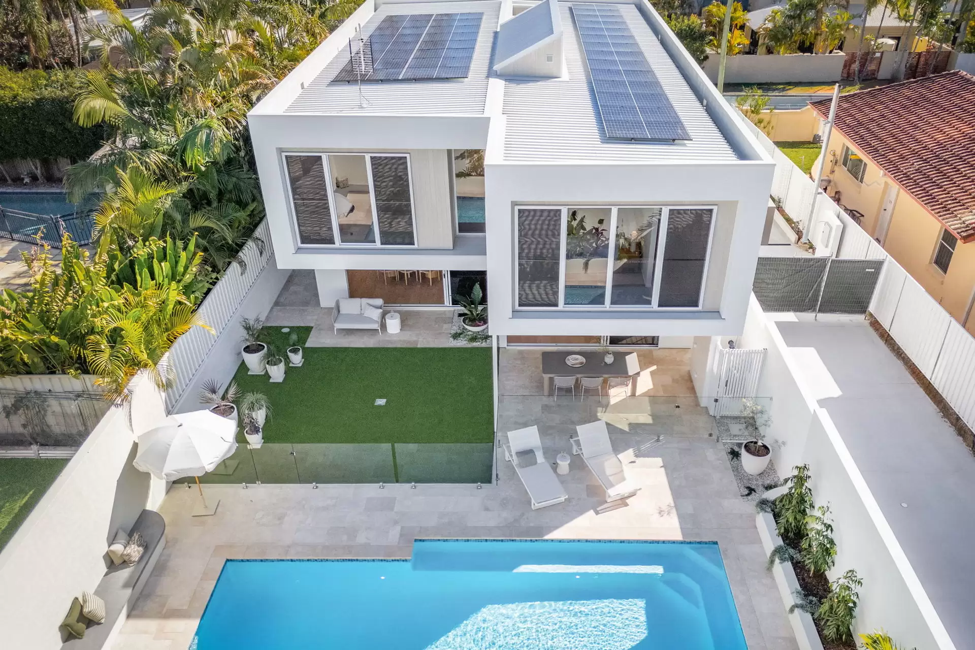 8A Harcourt Crescent, Southport Sold by Queensland Sotheby's International Realty - image 1