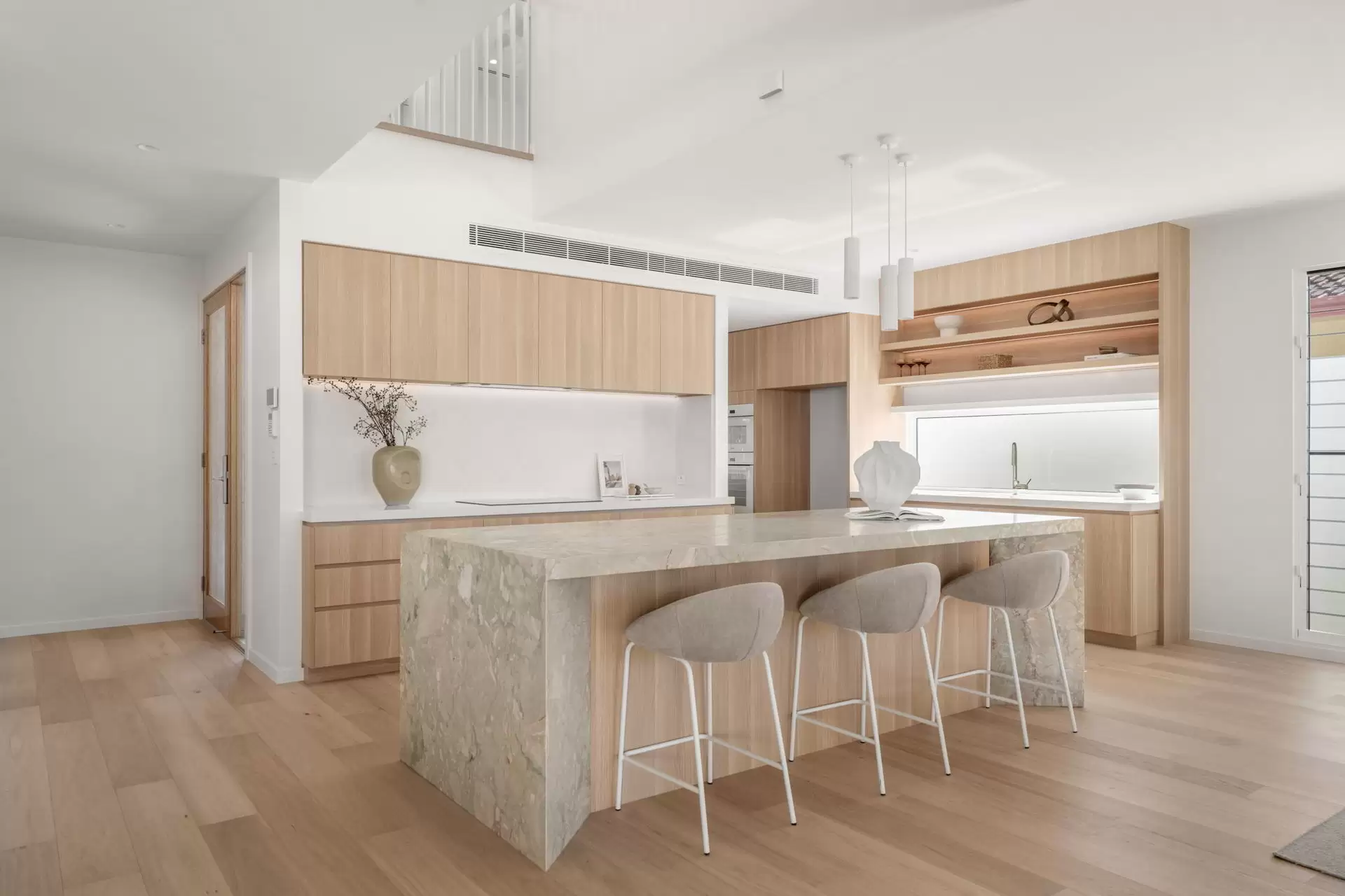 8A Harcourt Crescent, Southport Sold by Queensland Sotheby's International Realty - image 1