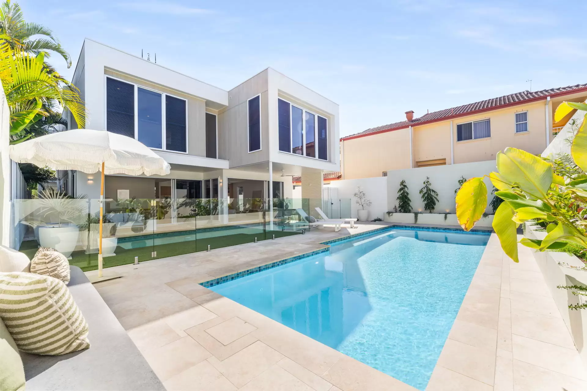 8A Harcourt Crescent, Southport Sold by Queensland Sotheby's International Realty - image 1