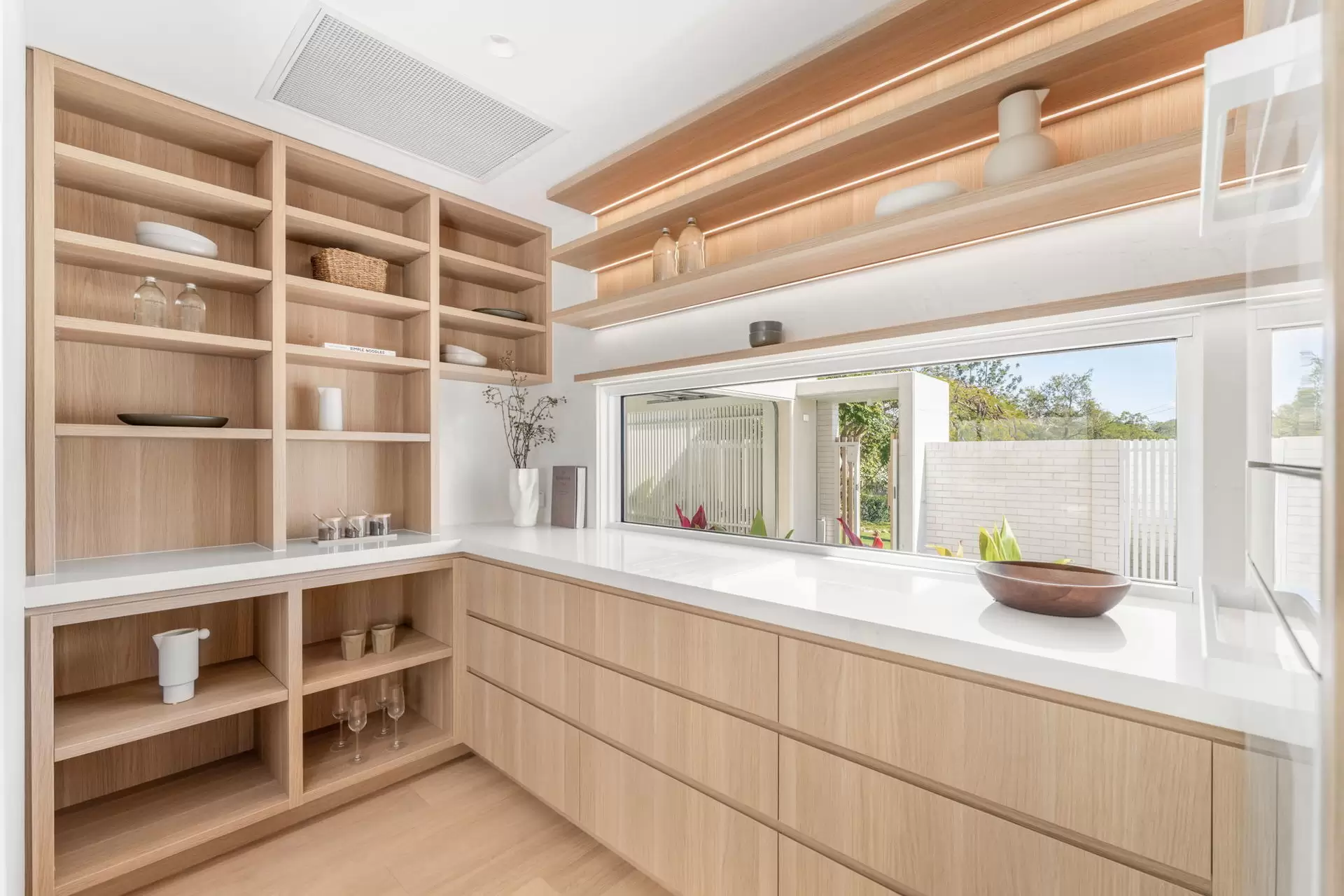 8A Harcourt Crescent, Southport Sold by Queensland Sotheby's International Realty - image 1