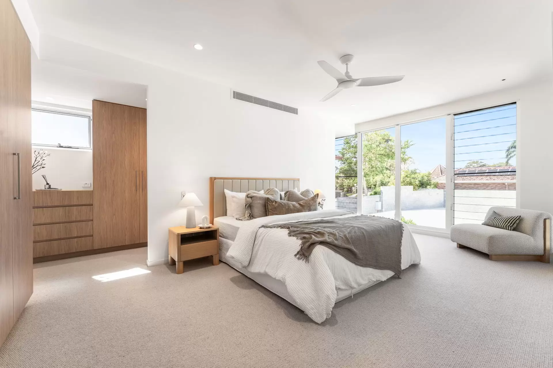 8A Harcourt Crescent, Southport Sold by Queensland Sotheby's International Realty - image 1