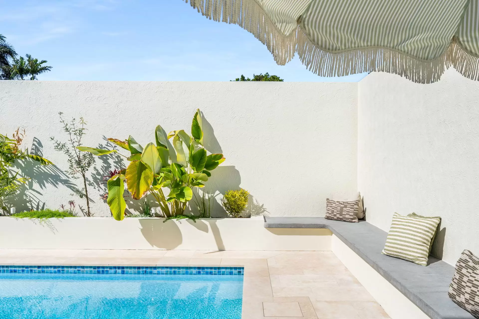 8A Harcourt Crescent, Southport Sold by Queensland Sotheby's International Realty - image 1