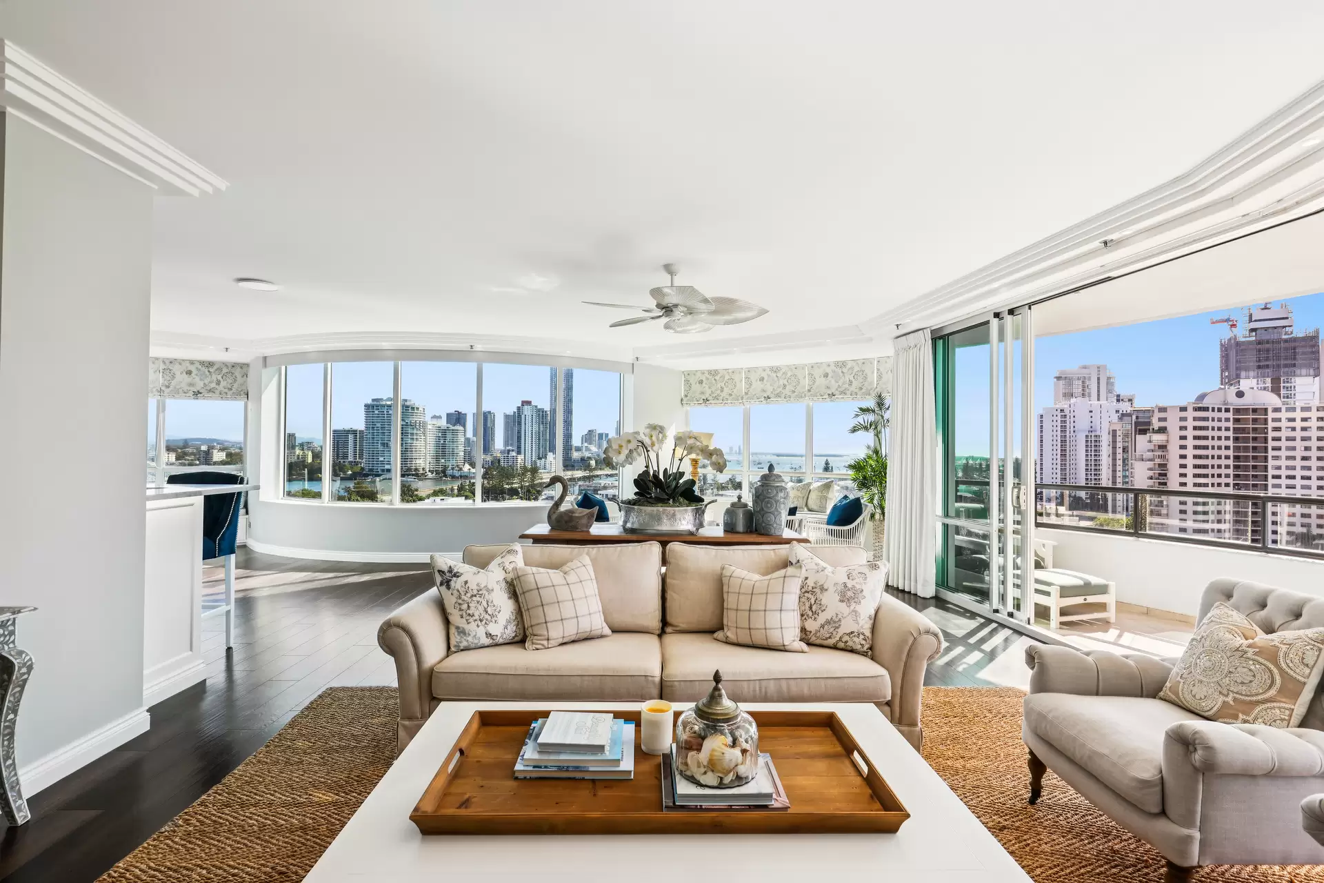 39/3 Tedder Avenue, Main Beach Sold by Queensland Sotheby's International Realty - image 1