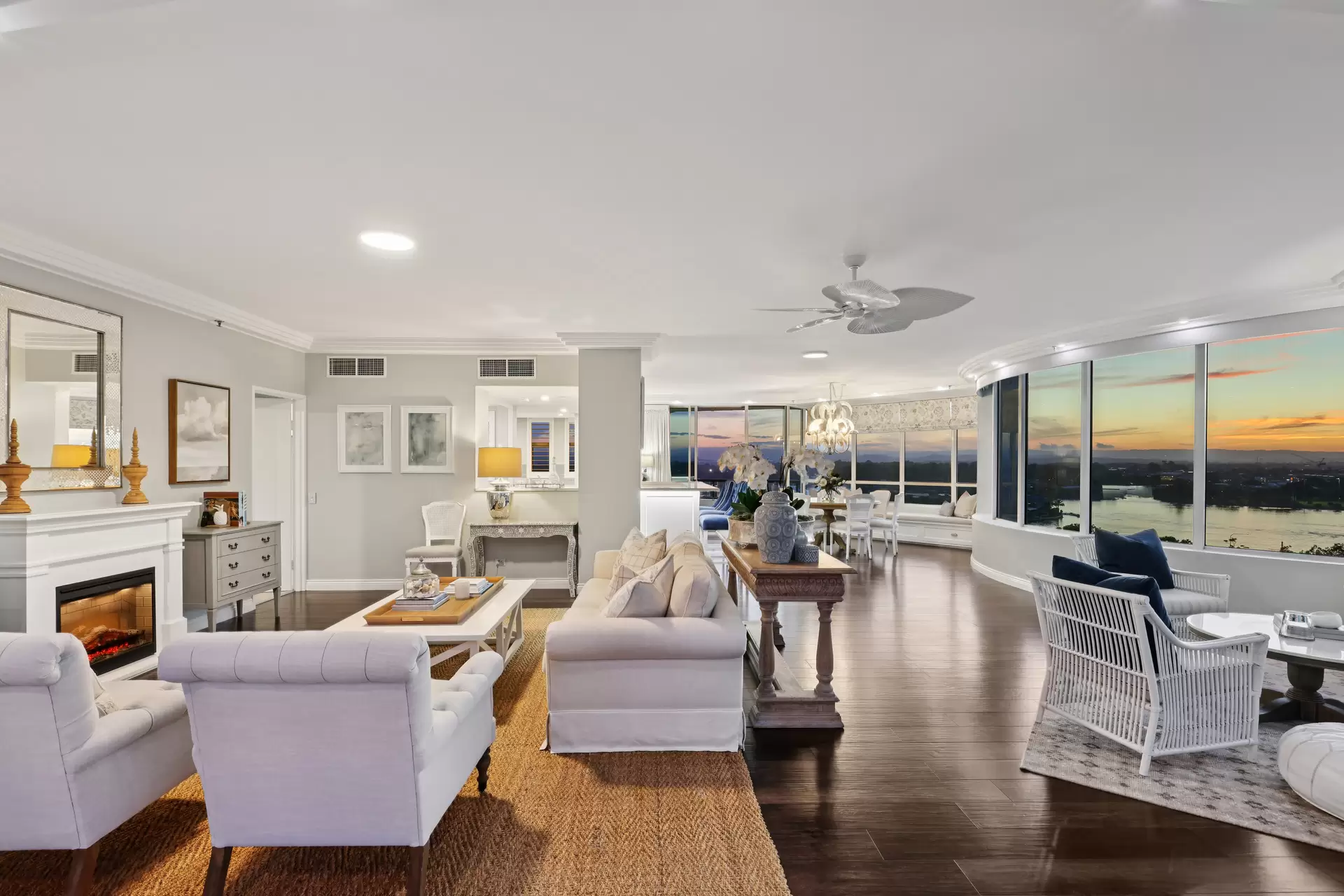 39/3 Tedder Avenue, Main Beach Sold by Queensland Sotheby's International Realty - image 1