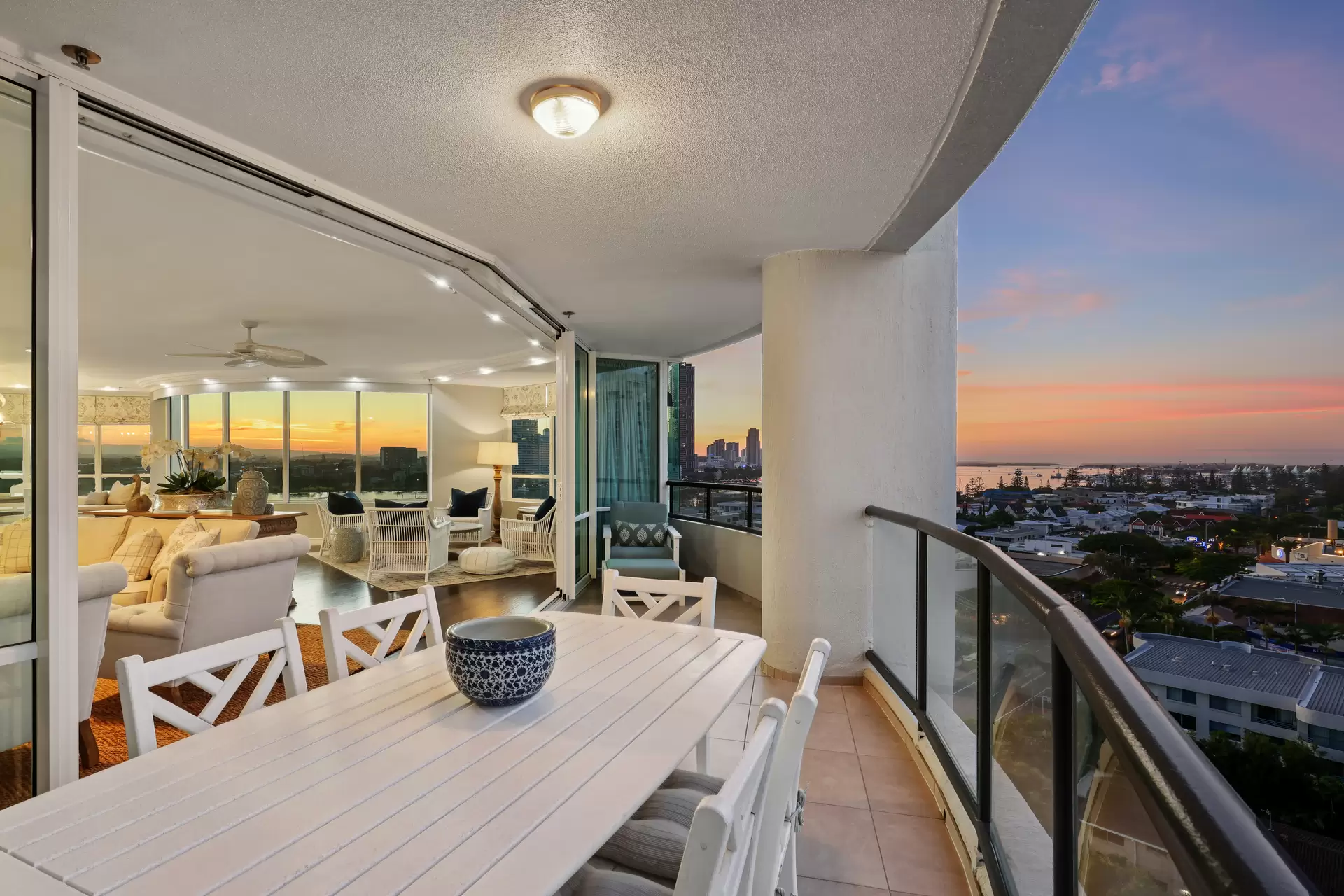 39/3 Tedder Avenue, Main Beach Sold by Queensland Sotheby's International Realty - image 1
