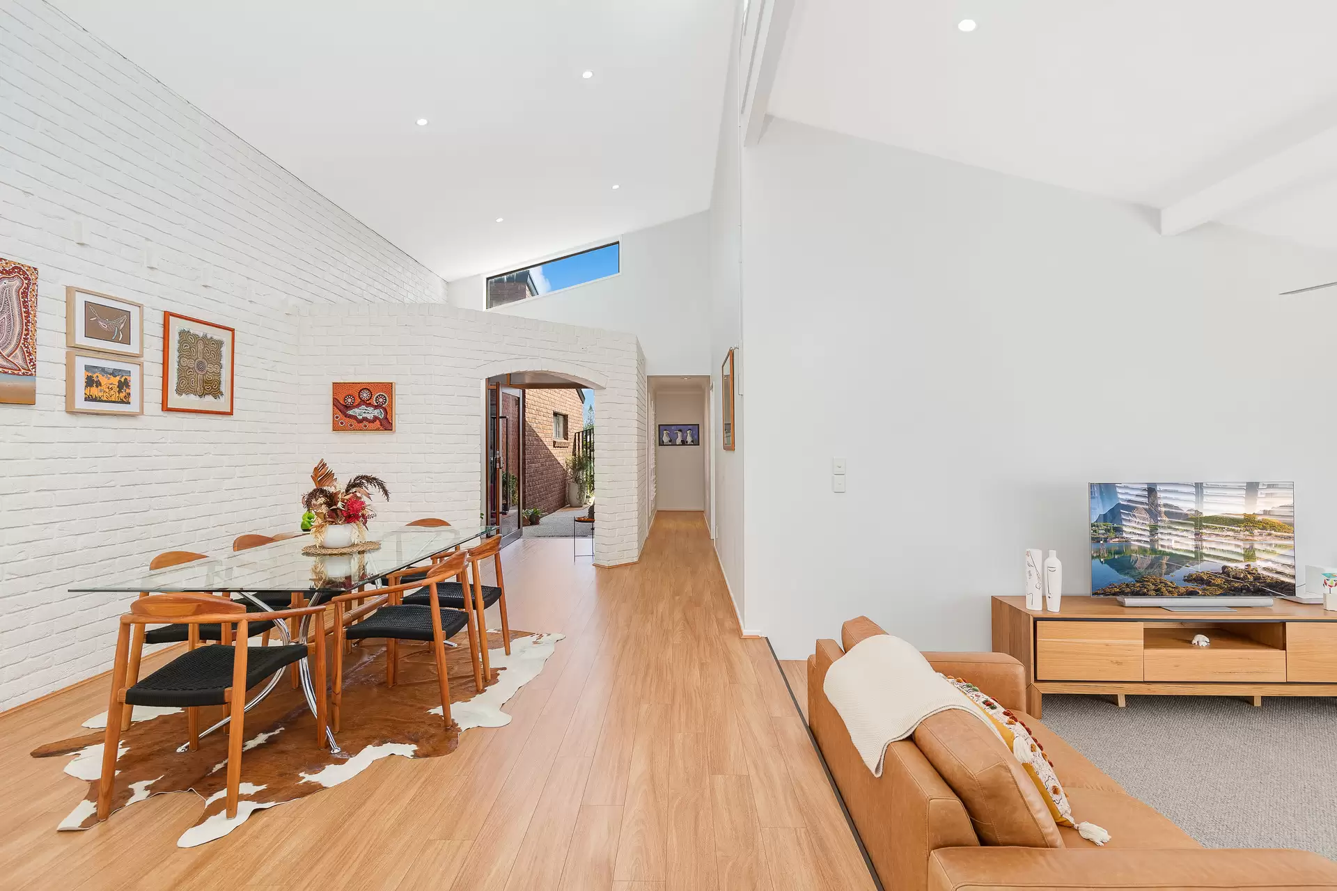 7 Anchorage Drive, Raby Bay Sold by Queensland Sotheby's International Realty - image 1