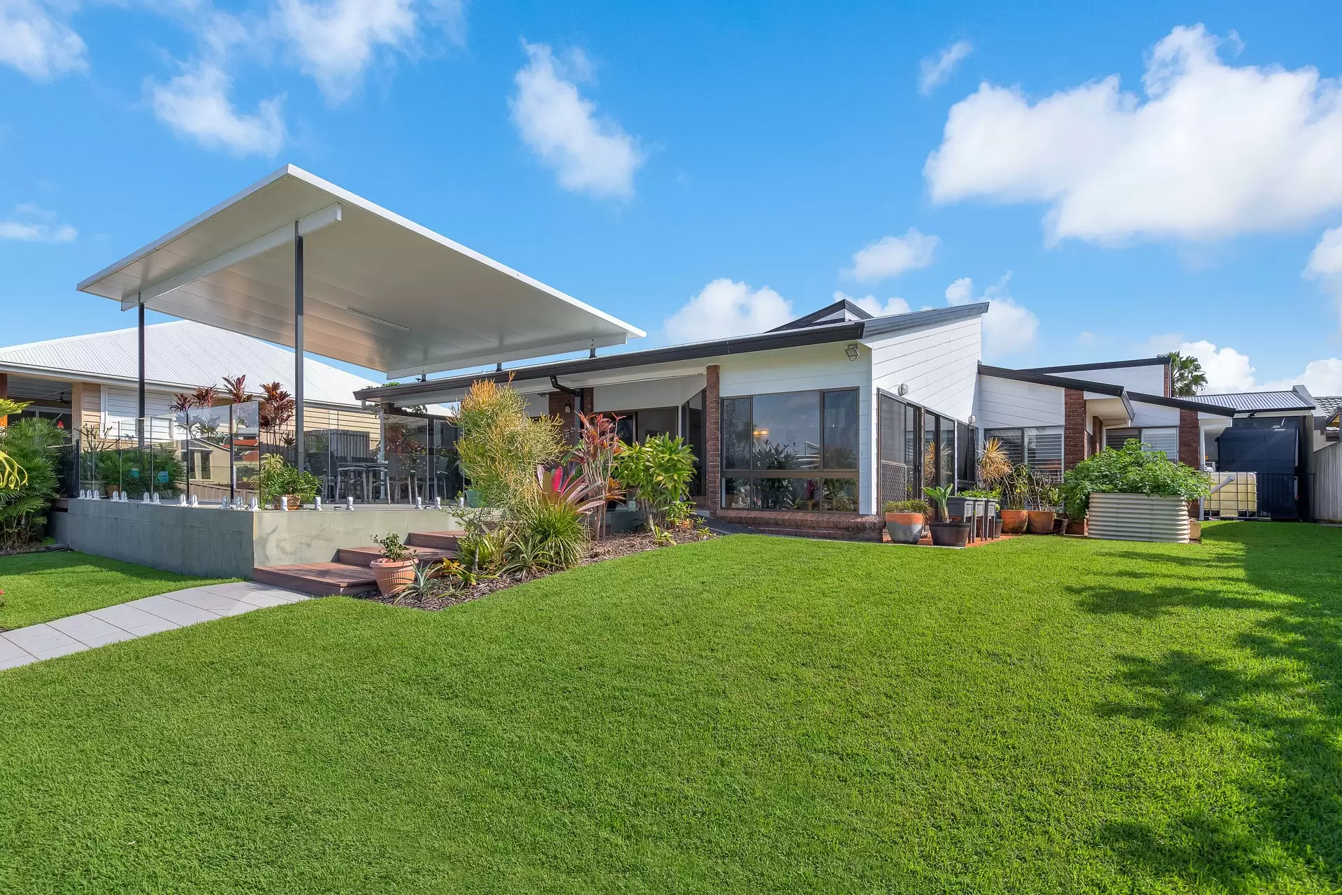 7 Anchorage Drive, Raby Bay Sold by  - image 1