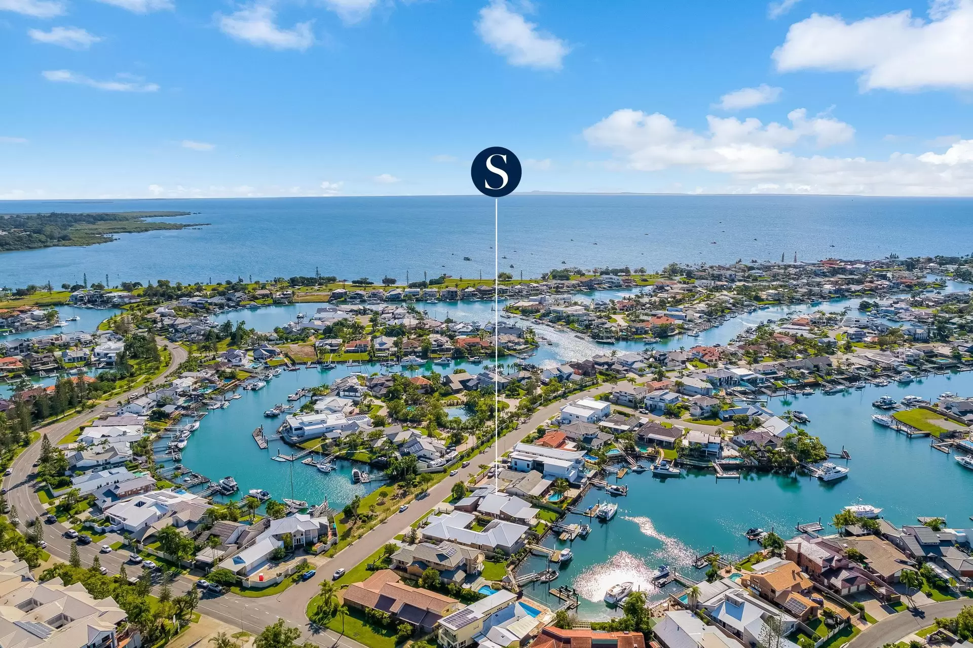 7 Anchorage Drive, Raby Bay Sold by Queensland Sotheby's International Realty - image 1