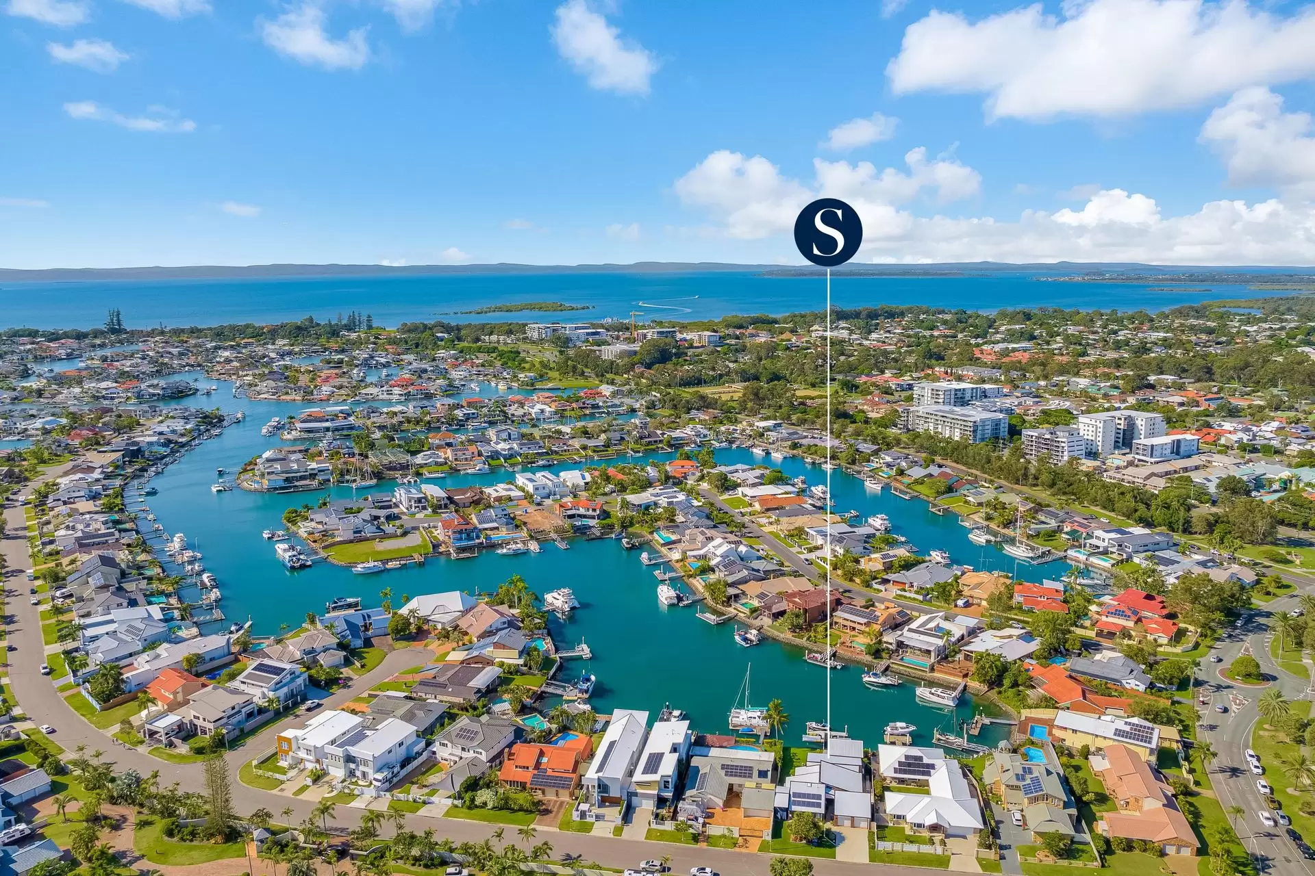 7 Anchorage Drive, Raby Bay Sold by Queensland Sotheby's International Realty - image 1