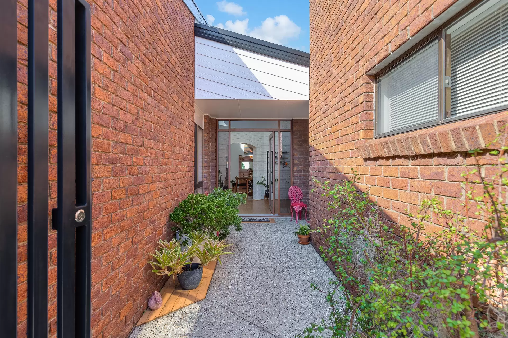 7 Anchorage Drive, Raby Bay Sold by Queensland Sotheby's International Realty - image 1