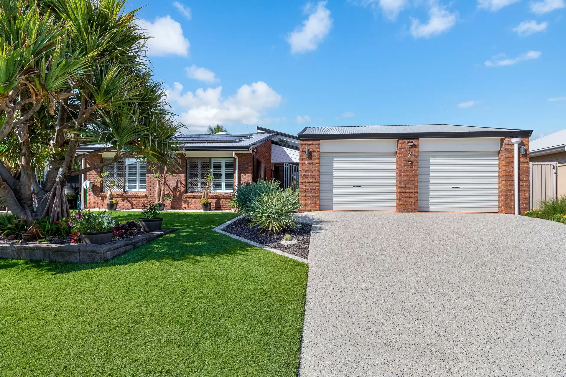 7 Anchorage Drive, Raby Bay Sold by  - image 1