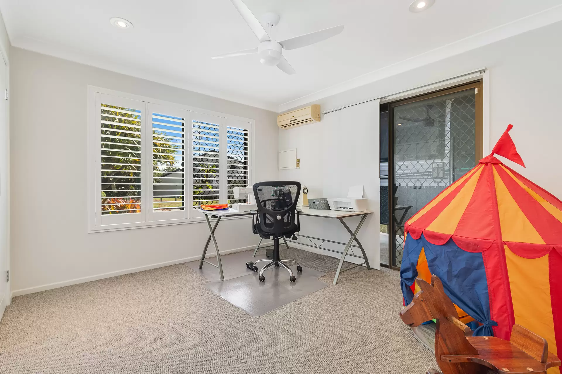 7 Anchorage Drive, Raby Bay Sold by Queensland Sotheby's International Realty - image 1