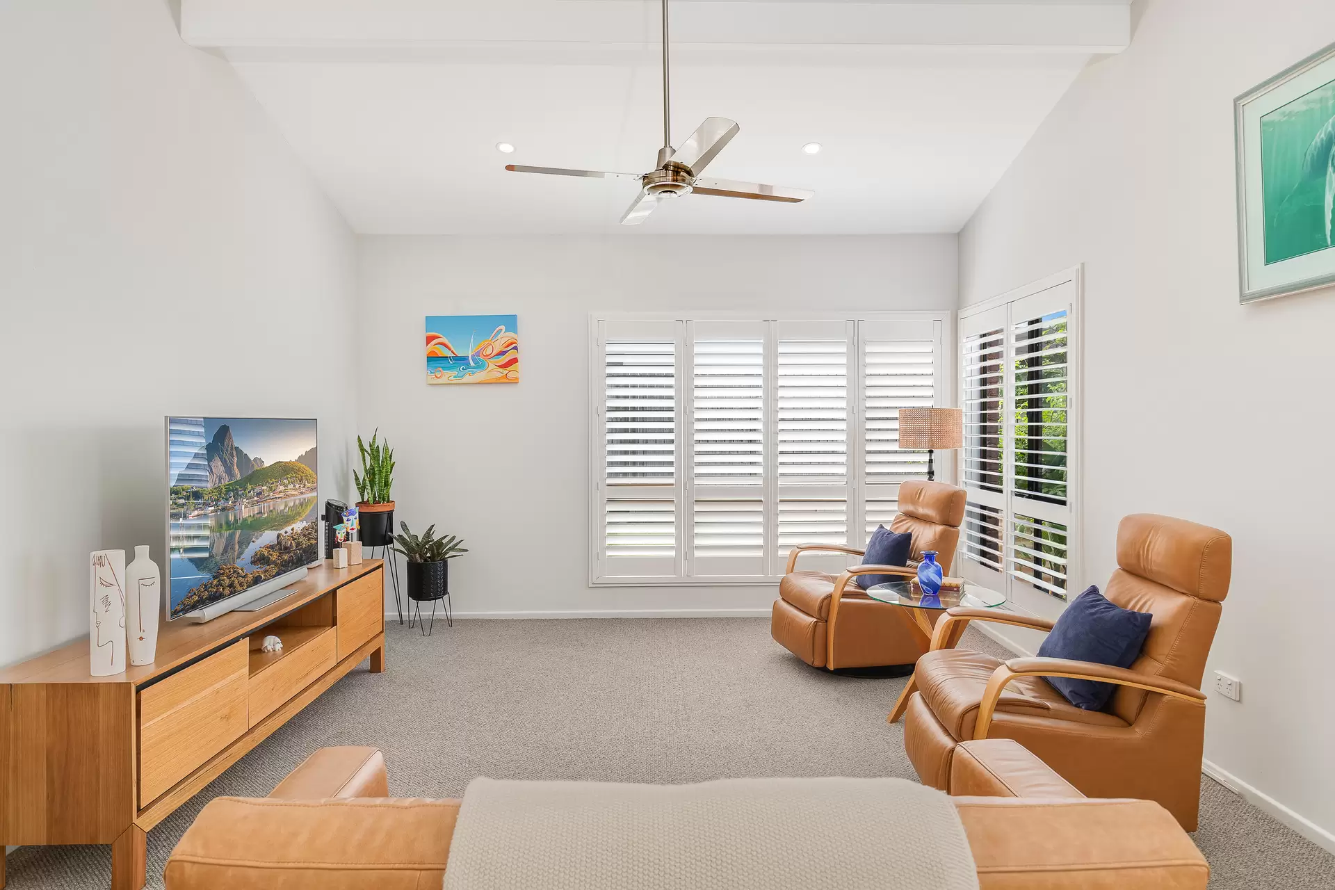 7 Anchorage Drive, Raby Bay Sold by Queensland Sotheby's International Realty - image 1