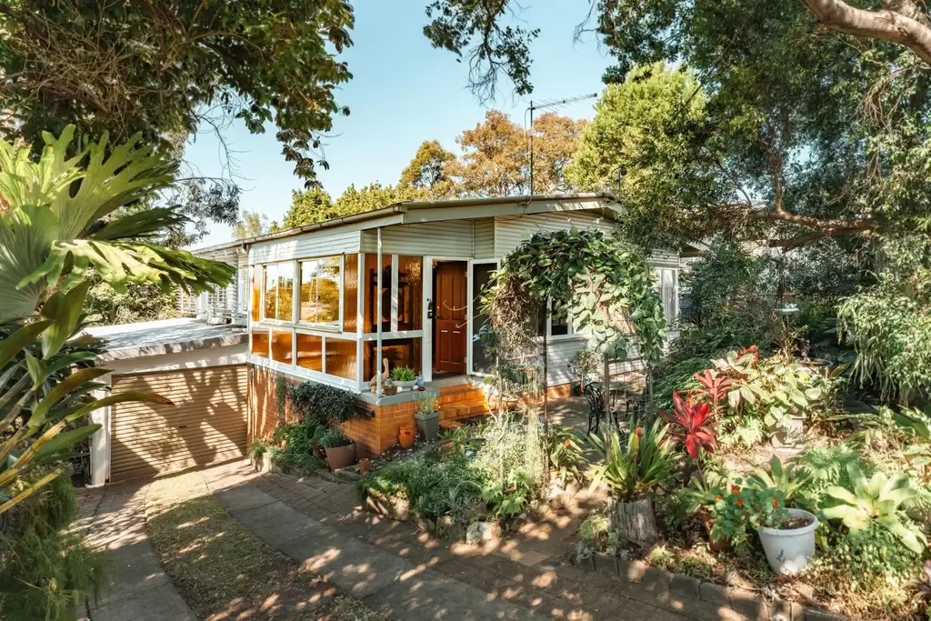 33 Cotswold Street, Carina Sold by 