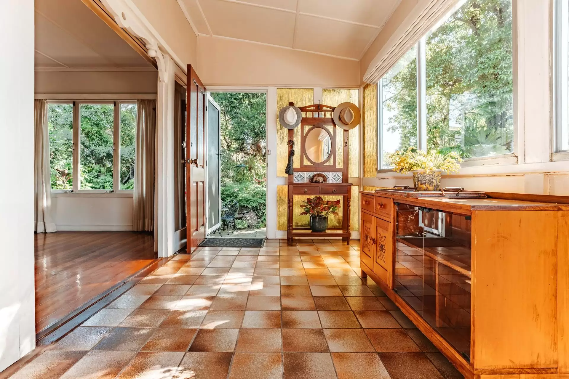 33 Cotswold Street, Carina Sold by  - image 1