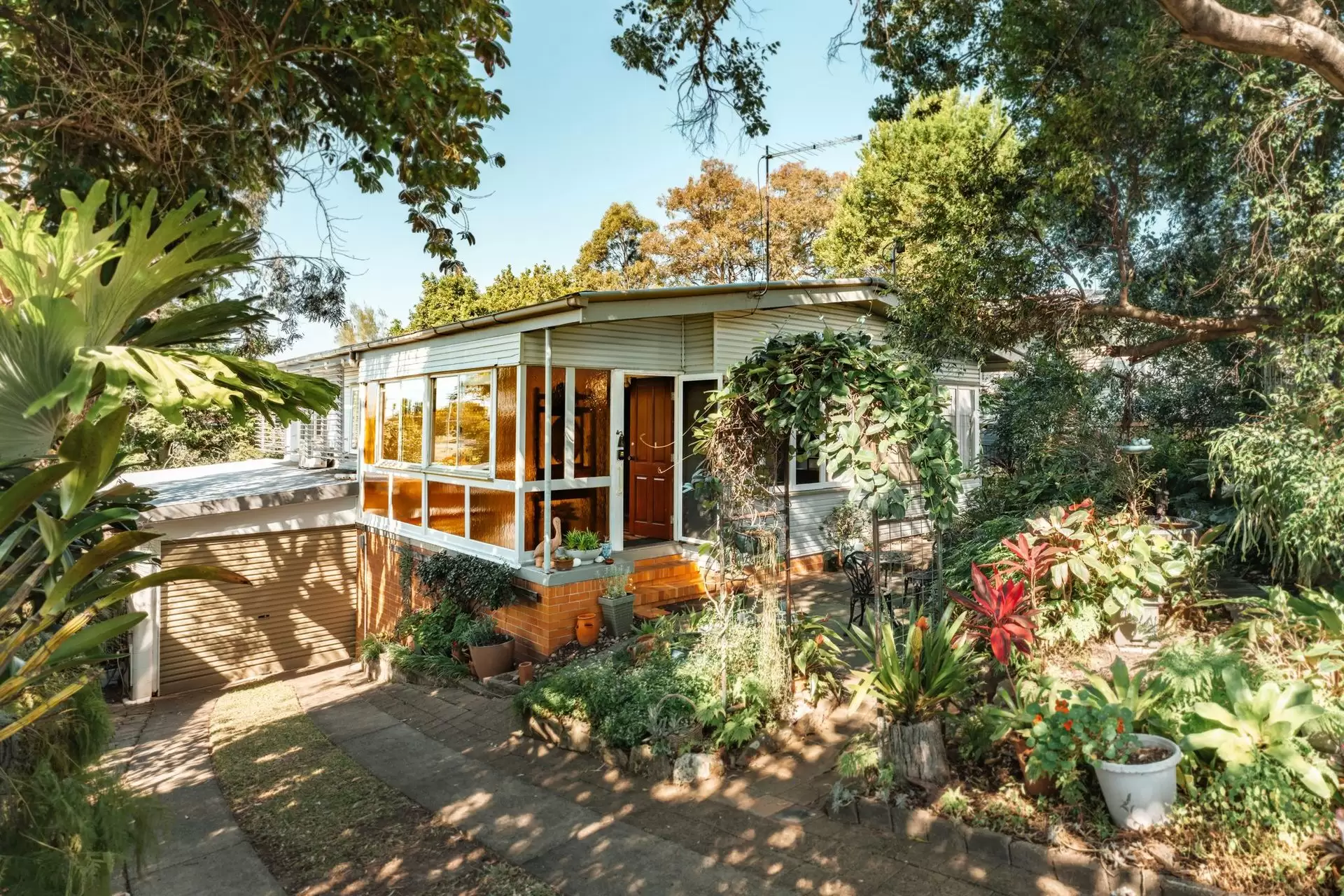 33 Cotswold Street, Carina Sold by  - image 1