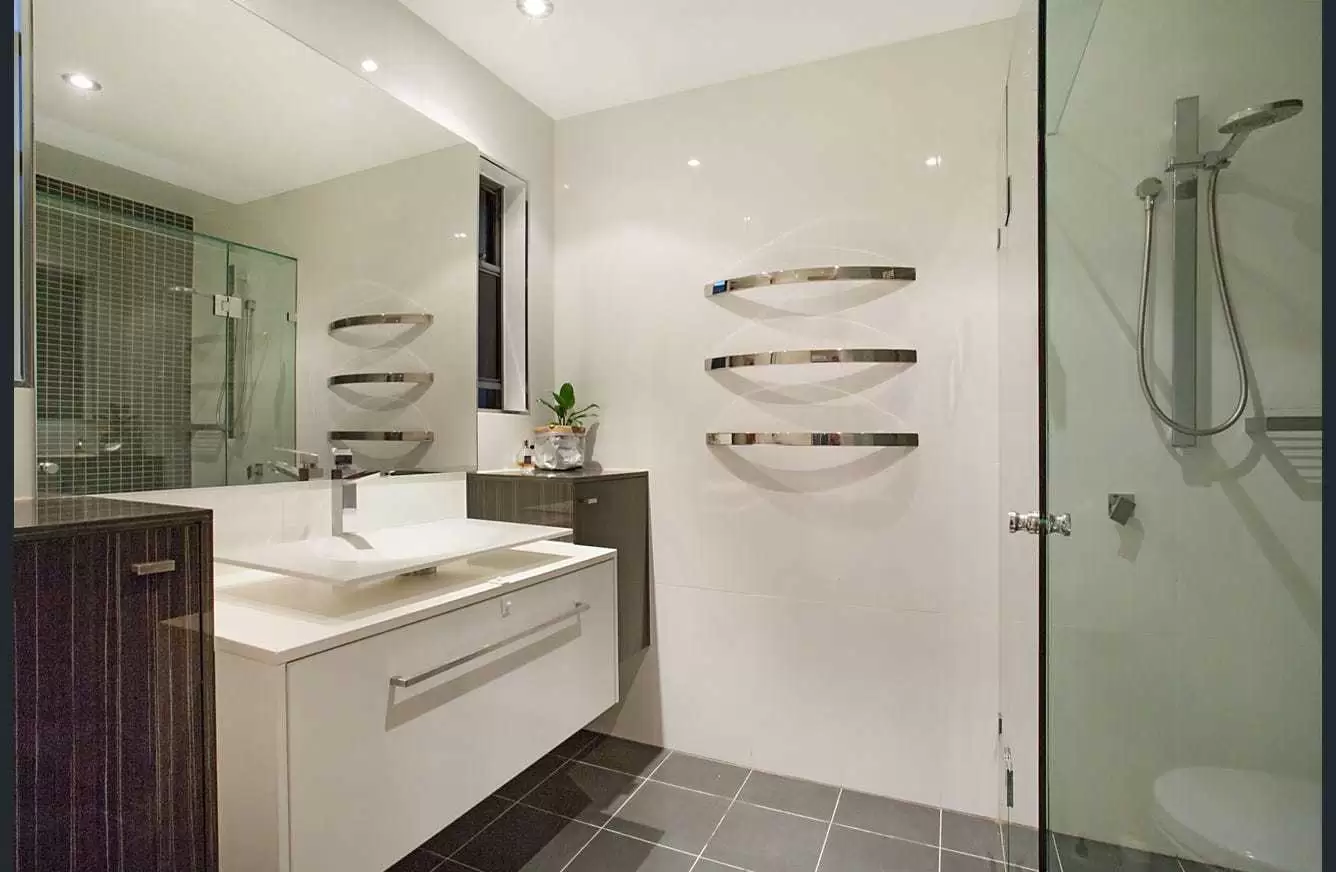 12 Yacht Street, Southport Sold by Queensland Sotheby's International Realty - image 1
