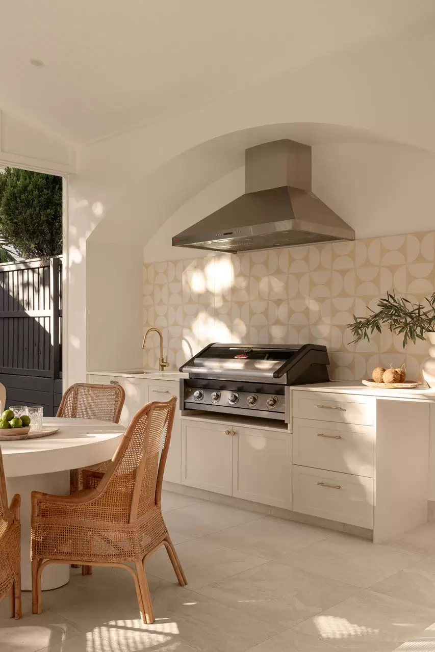 16 Hamson Terrace, Nundah Sold by Queensland Sotheby's International Realty - image 1