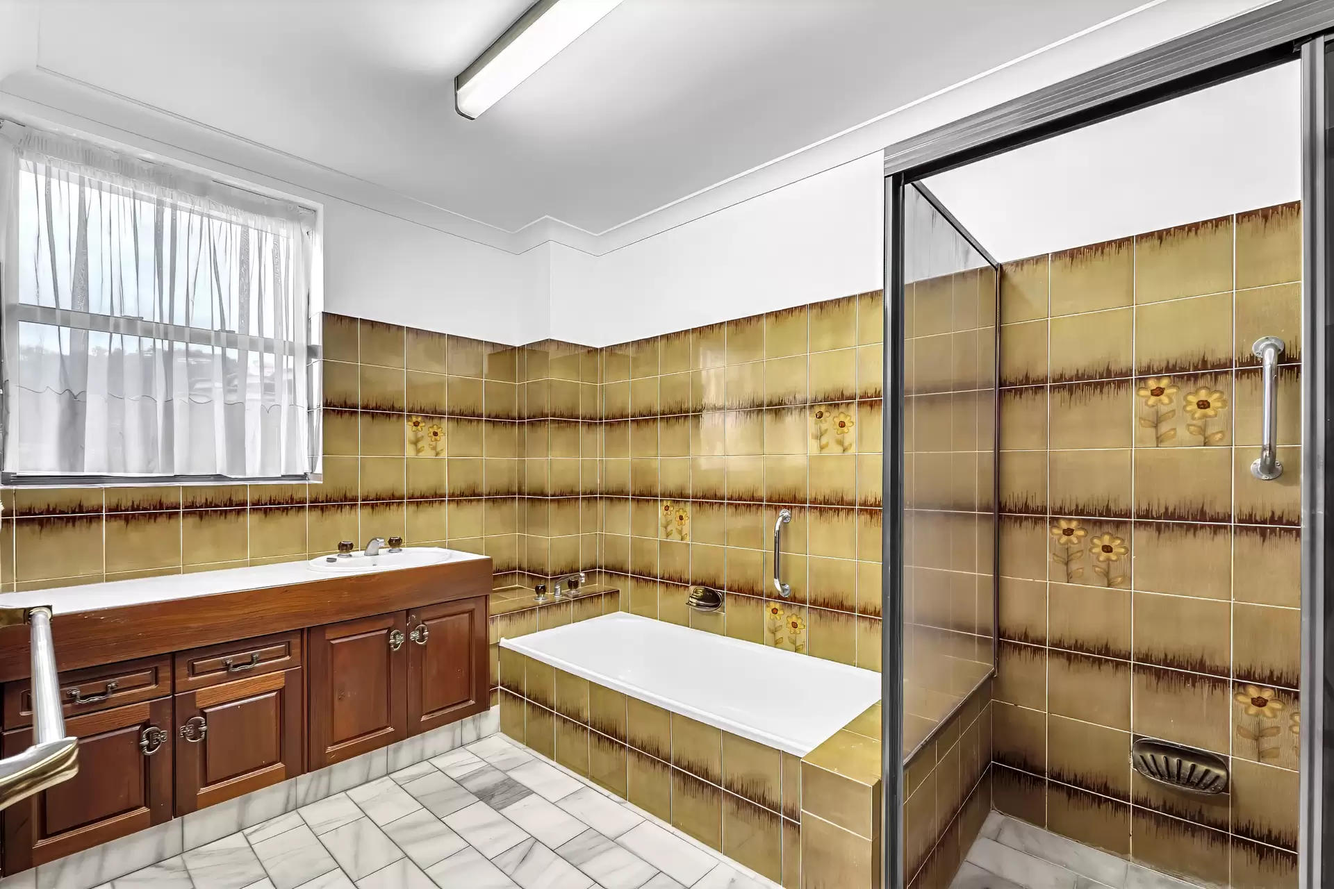 5 Kara Crescent, Airlie Beach Sold by Queensland Sotheby's International Realty - image 1