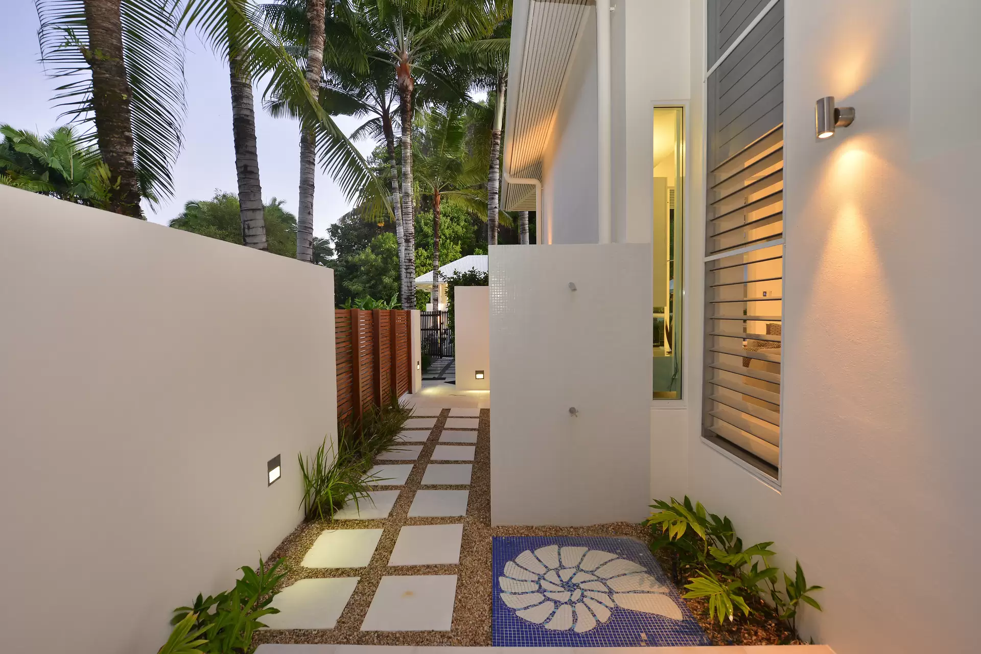 19 Beachfront Mirage Drive, Port Douglas Sold by Queensland Sotheby's International Realty - image 1
