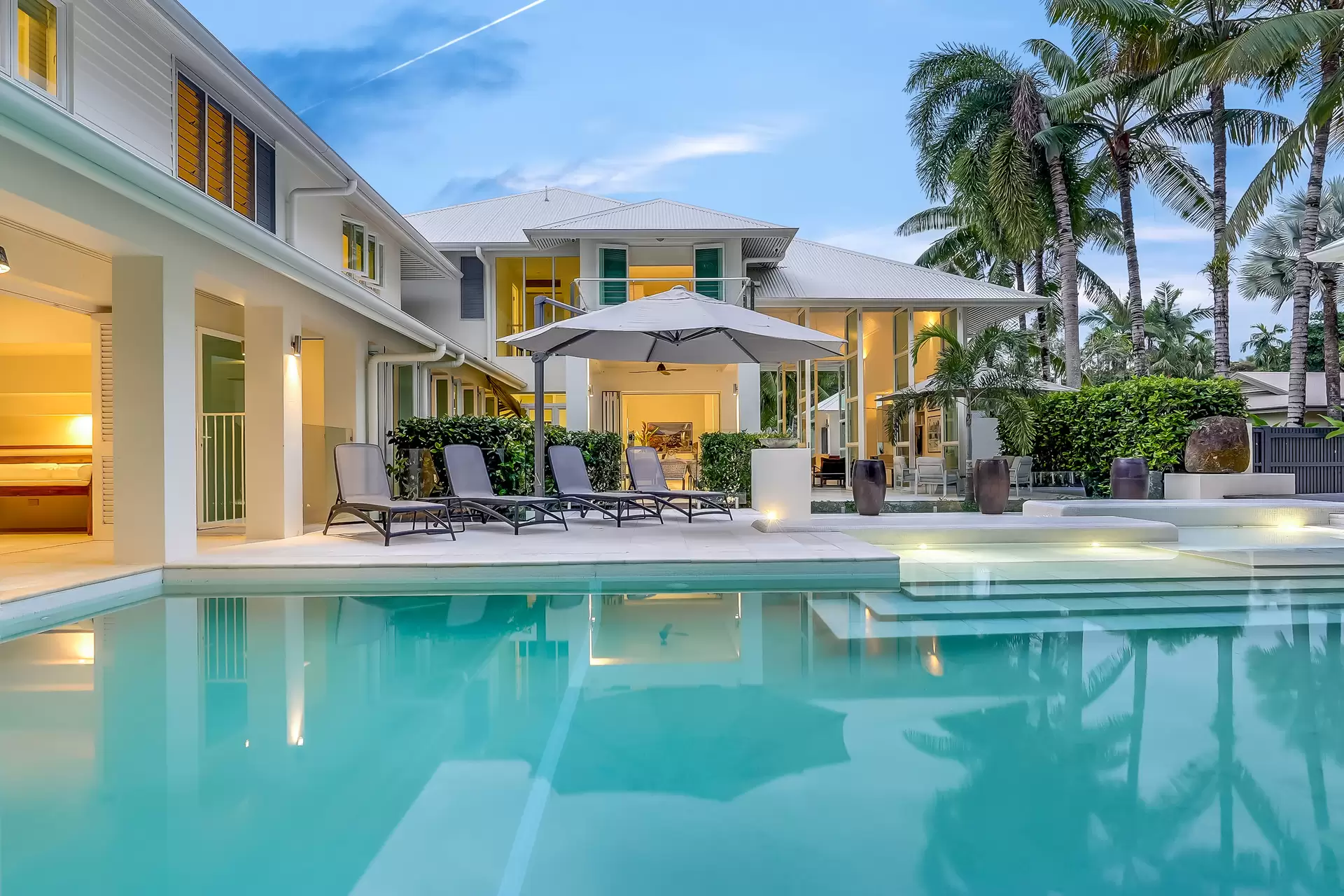 19 Beachfront Mirage Drive, Port Douglas Sold by Queensland Sotheby's International Realty - image 1