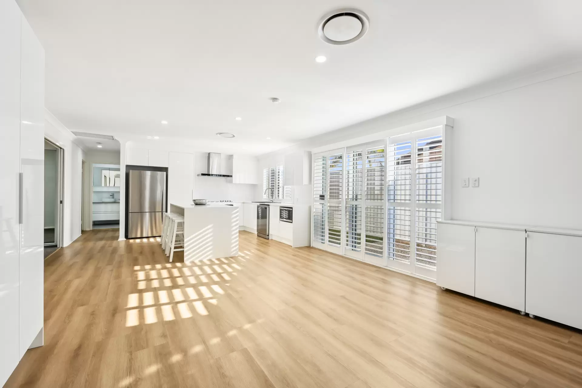 2/33 Gardiners Place, Southport Sold by Queensland Sotheby's International Realty - image 1
