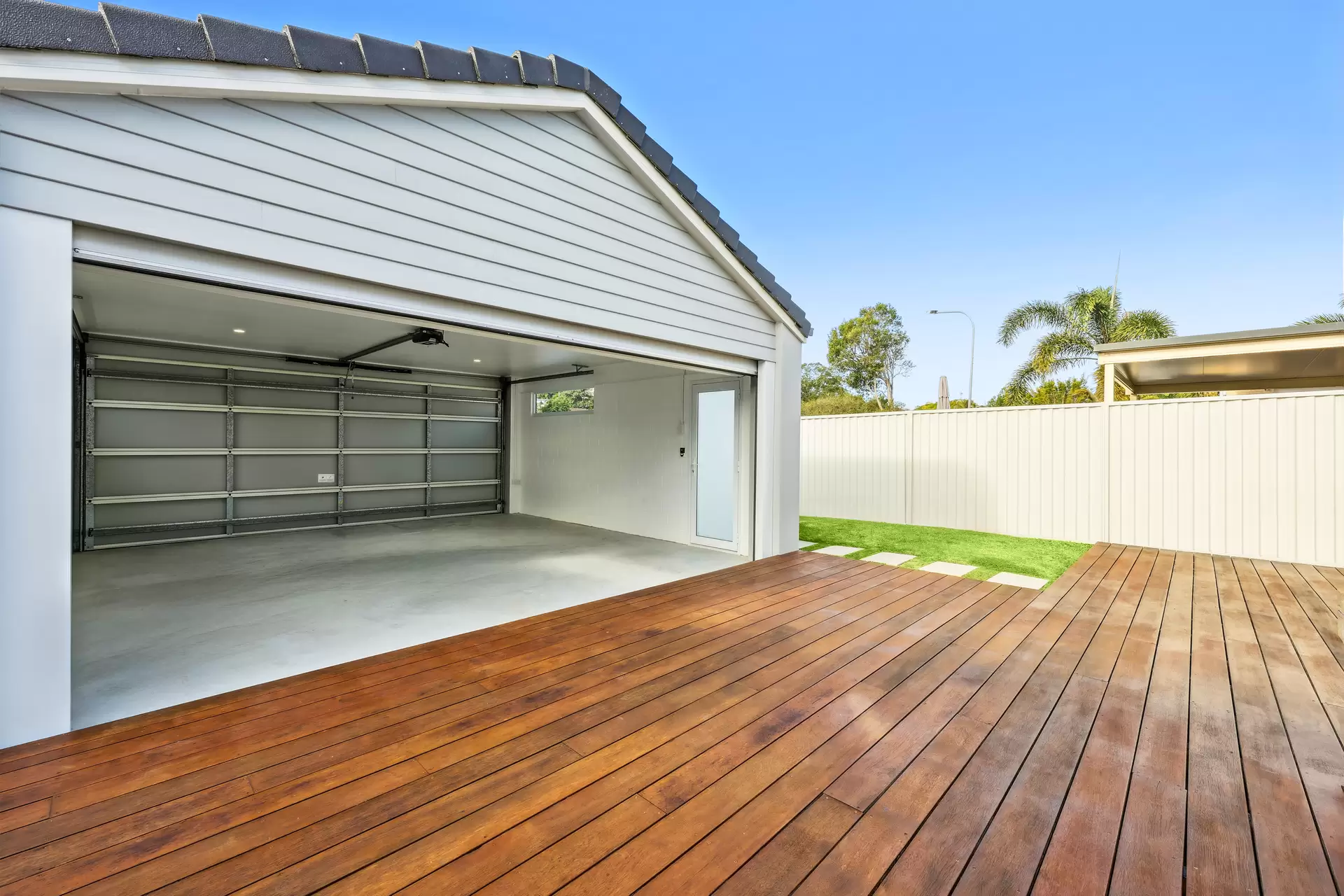 2/33 Gardiners Place, Southport Sold by Queensland Sotheby's International Realty - image 1