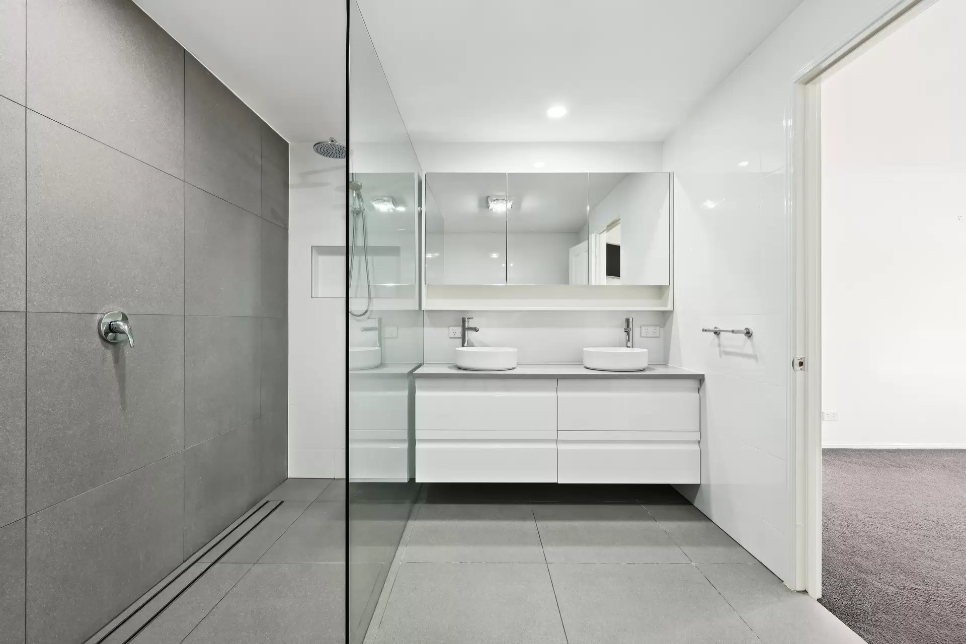 2/33 Gardiners Place, Southport Sold by Queensland Sotheby's International Realty - image 1