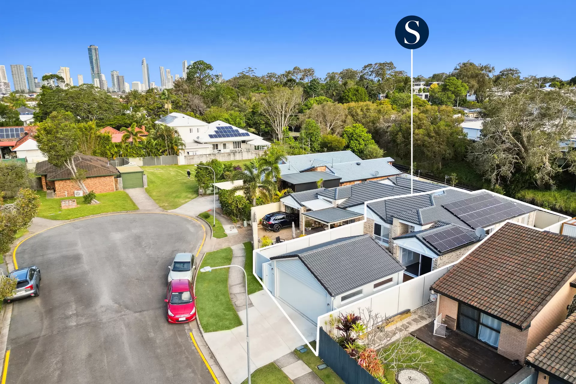 2/33 Gardiners Place, Southport Sold by Queensland Sotheby's International Realty - image 1
