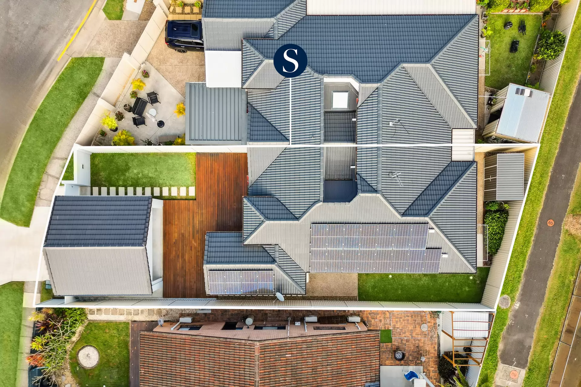2/33 Gardiners Place, Southport Sold by Queensland Sotheby's International Realty - image 1
