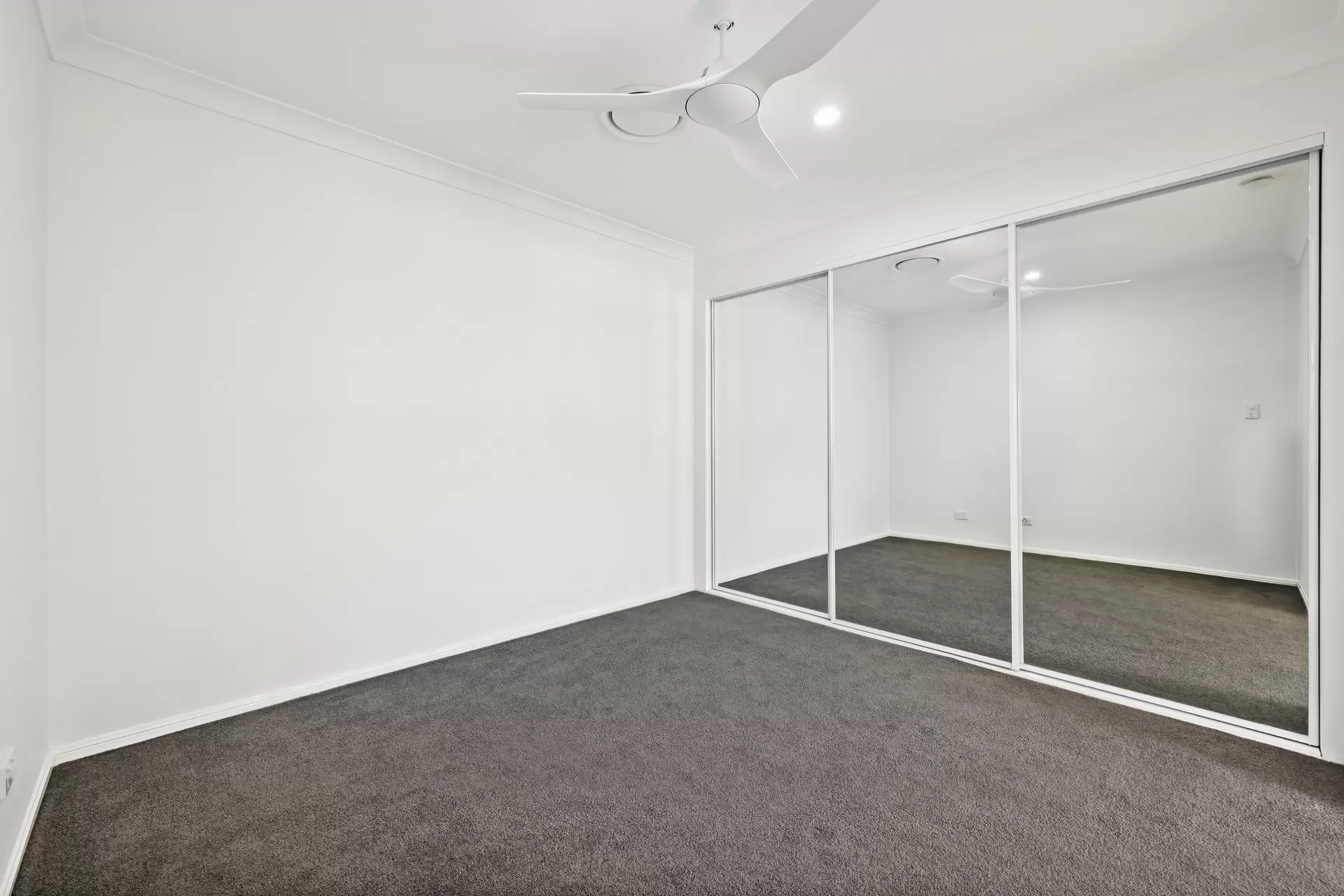 2/33 Gardiners Place, Southport Sold by Queensland Sotheby's International Realty - image 1