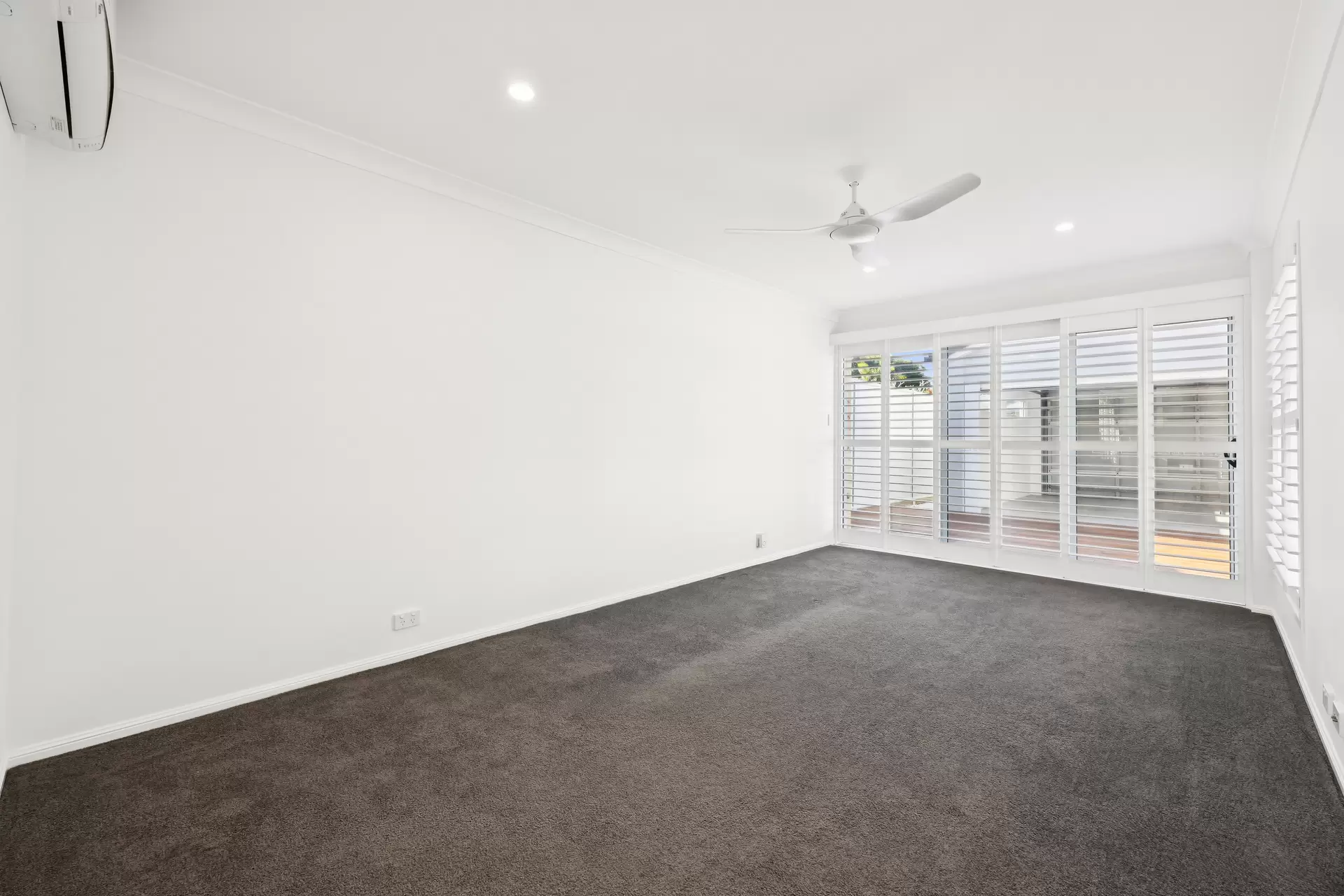2/33 Gardiners Place, Southport Sold by Queensland Sotheby's International Realty - image 1