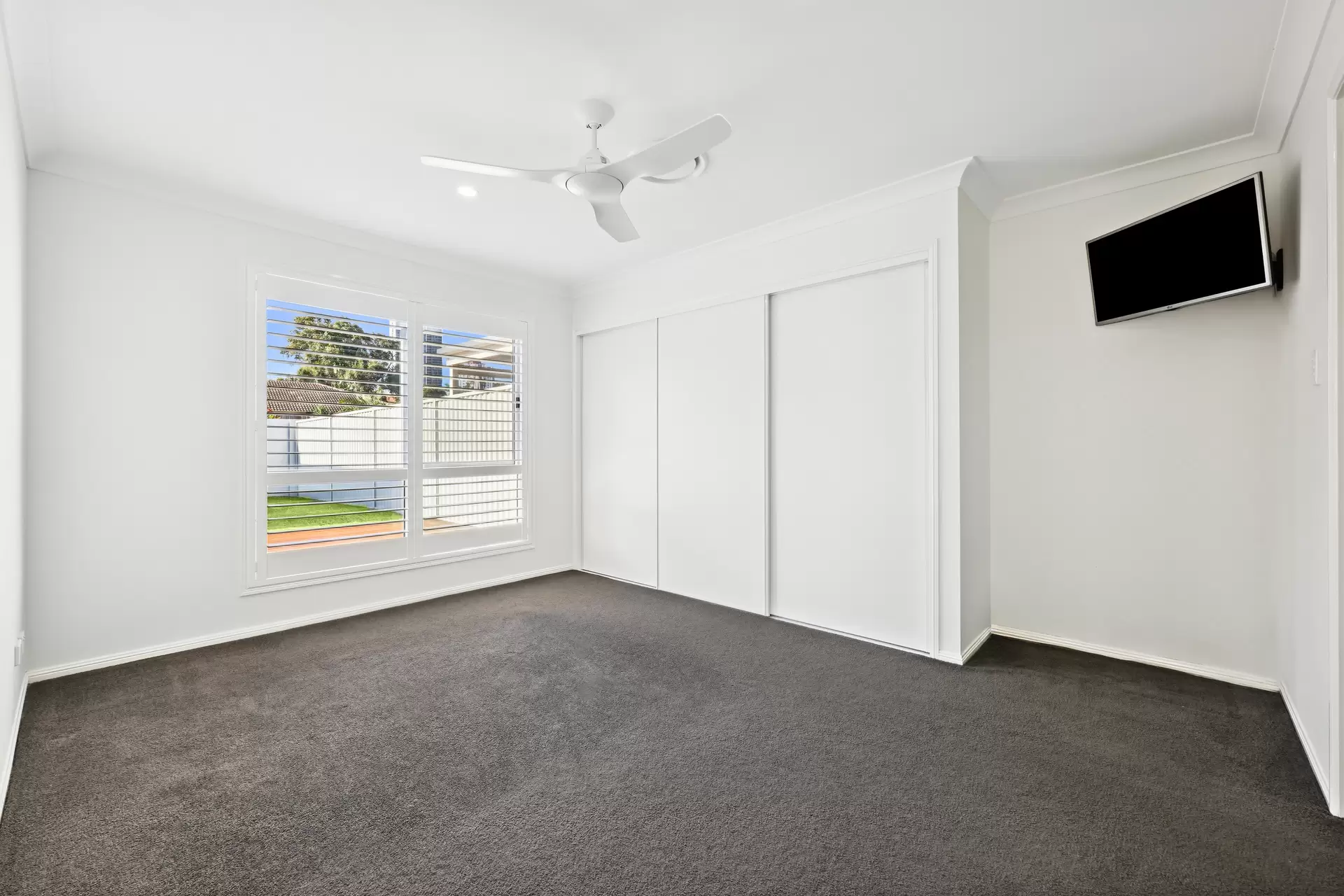 2/33 Gardiners Place, Southport Sold by Queensland Sotheby's International Realty - image 1