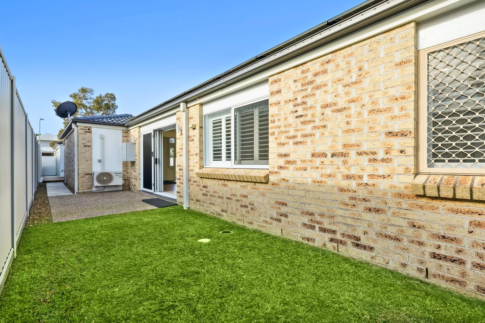 2/33 Gardiners Place, Southport Sold by Queensland Sotheby's International Realty - image 1