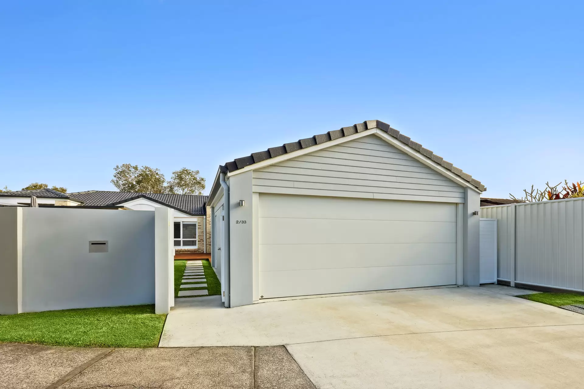 2/33 Gardiners Place, Southport Sold by Queensland Sotheby's International Realty - image 1